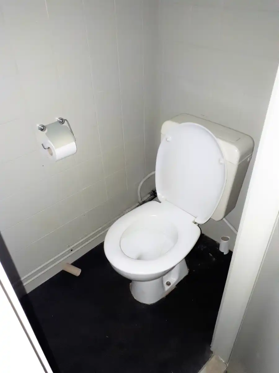 Hoek handelspand op commerciële ligging met veel visibiliteit foto 32