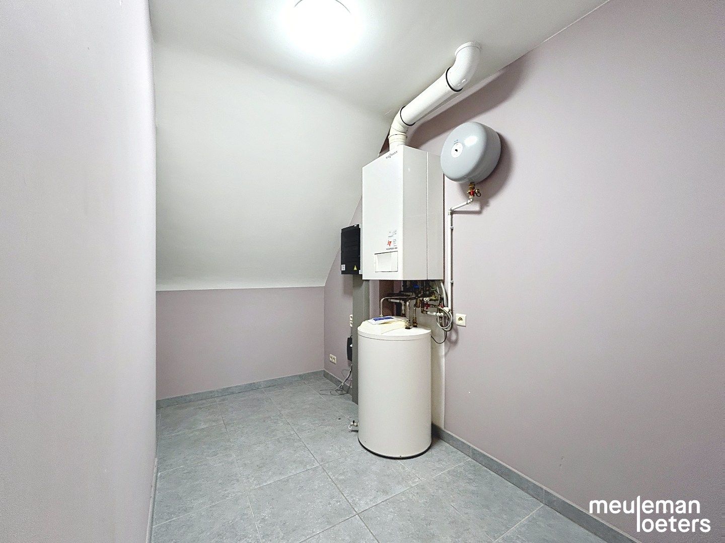 Zeer ruim appartement met terras foto 13