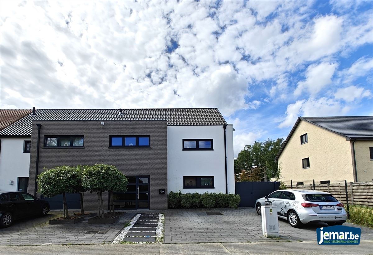 Perfect afgewerkte woning met 5 slaapkamers en 3 badkamers aan de rand van het bos  foto 31