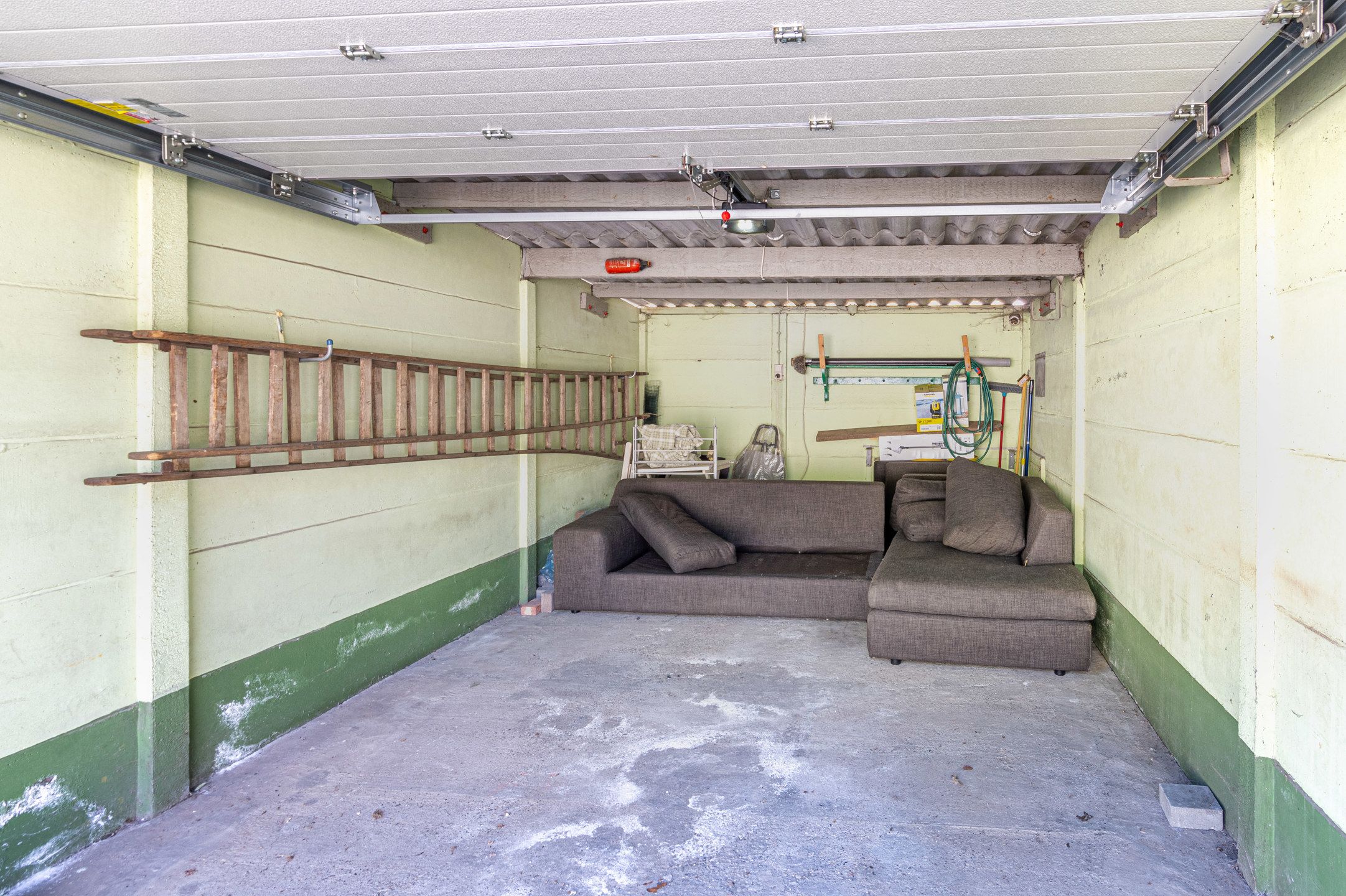 Knusse te renoveren woning met garage foto 21
