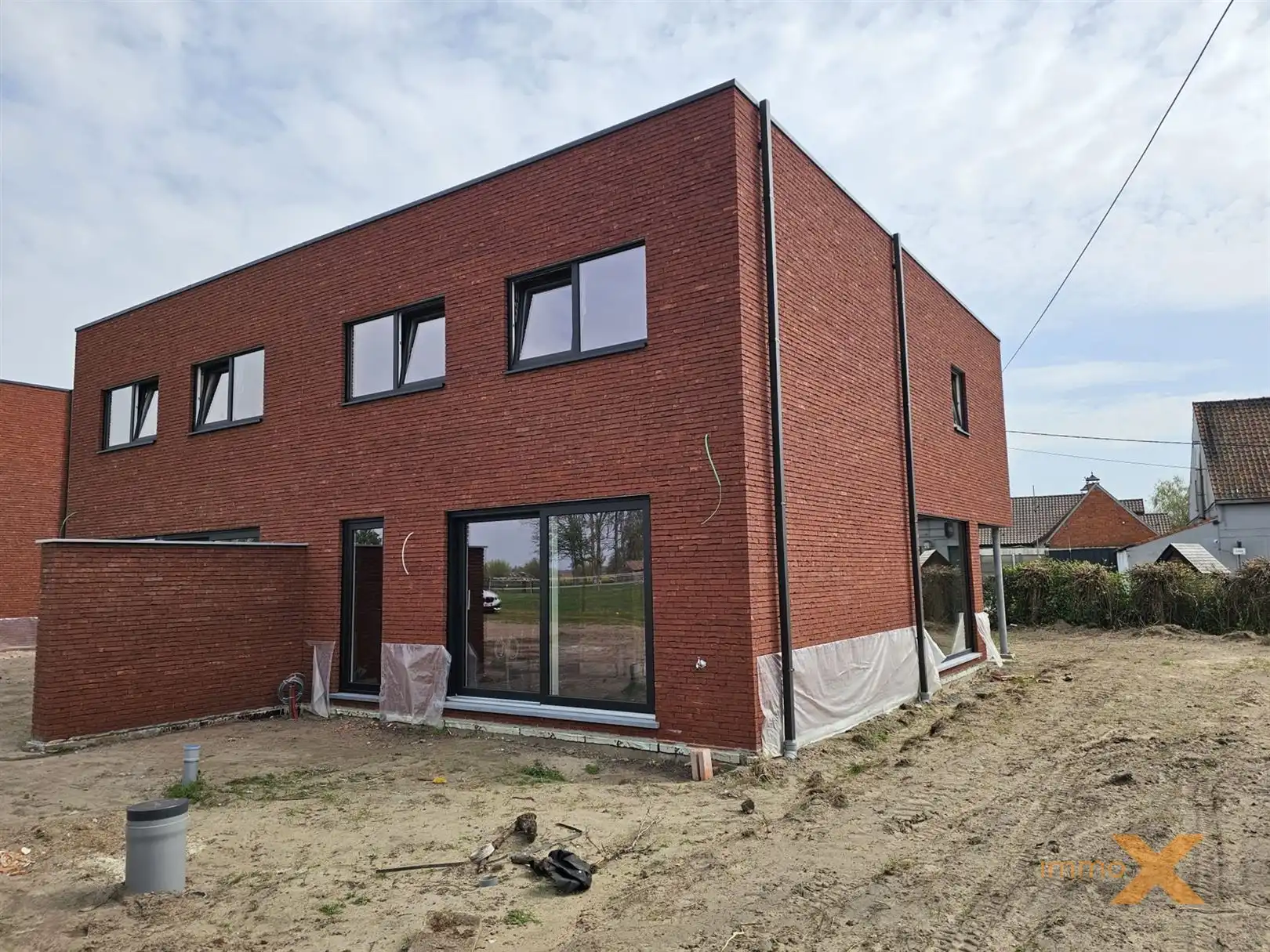STIJLVOLLE MODERNE NIEUWBOUW MET CARPORT foto 2