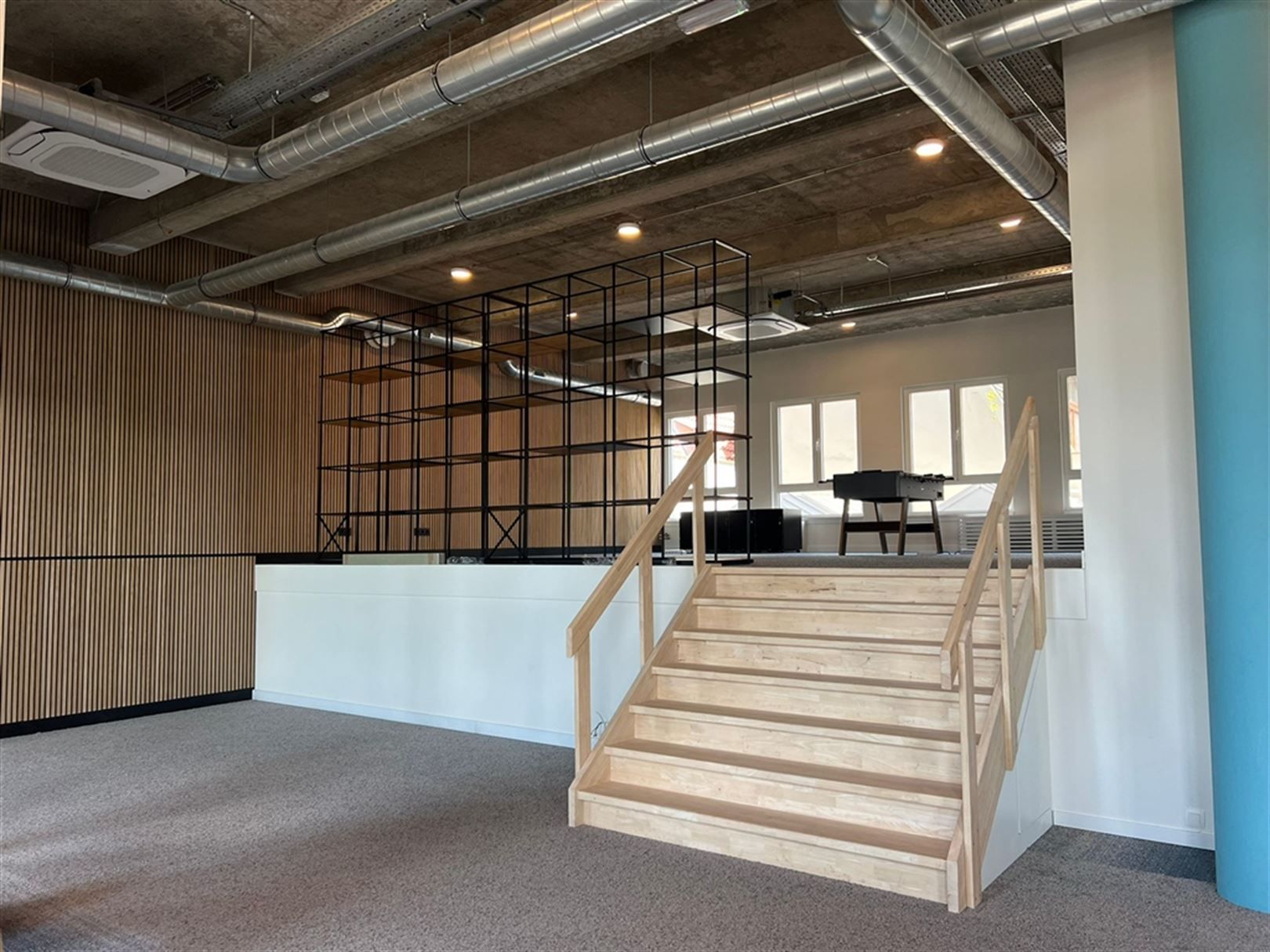 Instapklaar kantoor van 370 m² langs de kaaien met zicht op de Schelde foto 4