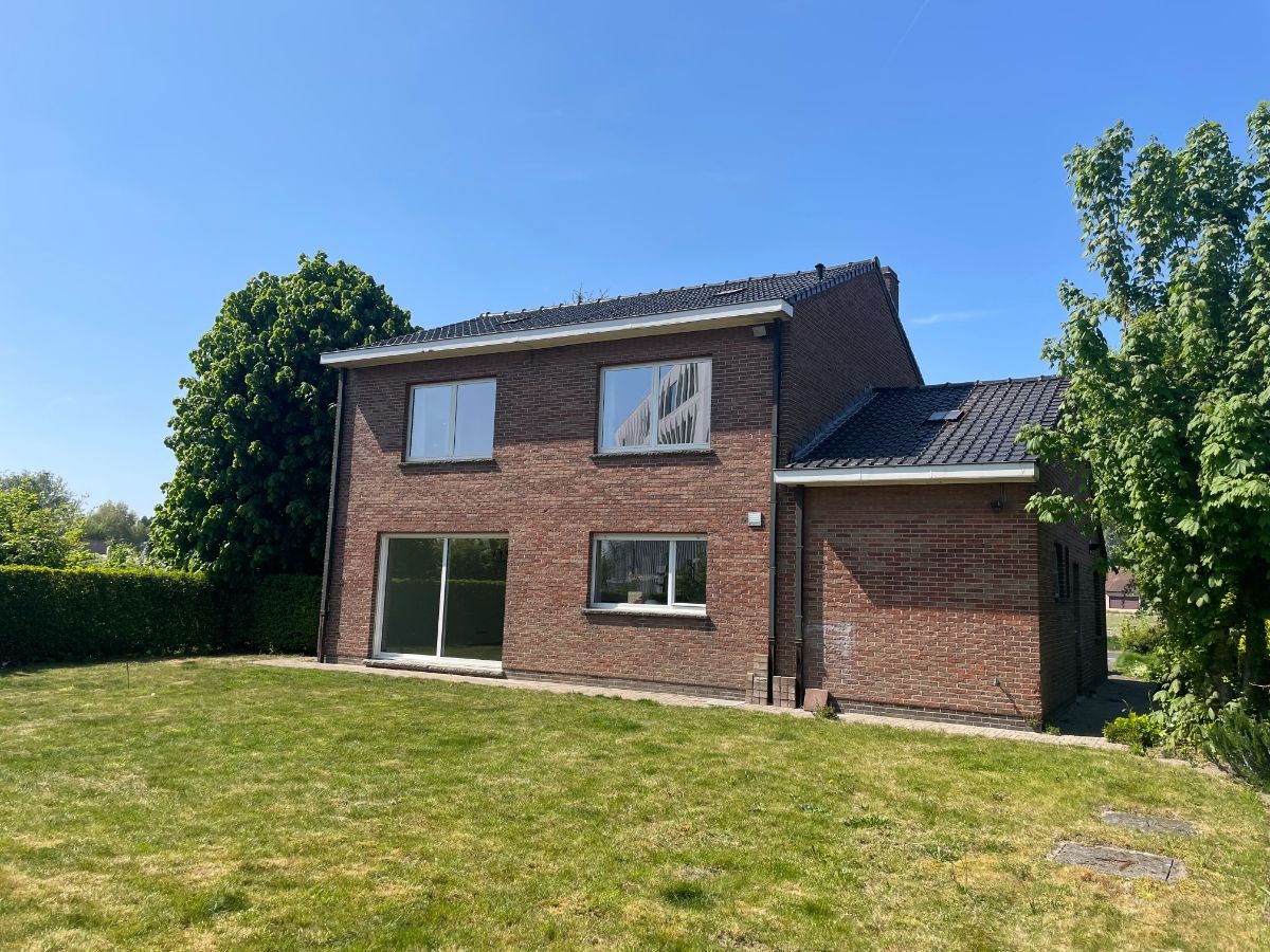 Alleenstaande ééngezinswoning + garage & tuin foto 2