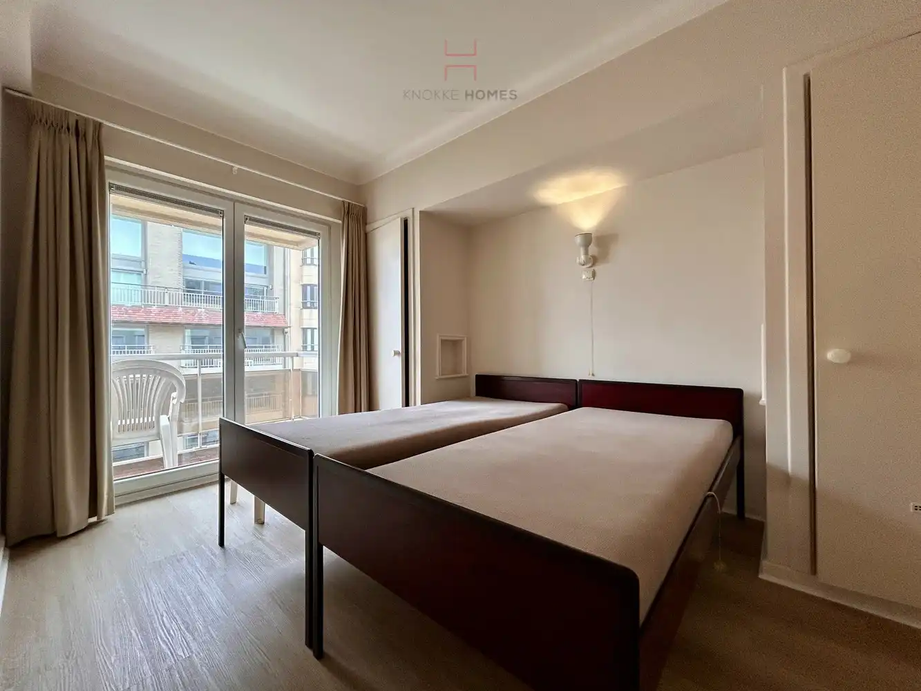 Gemeubeld twee-slaapkamer appartement met zijdelings zeezicht in een zijstraat van de zeedijk te Albertstrand foto 7