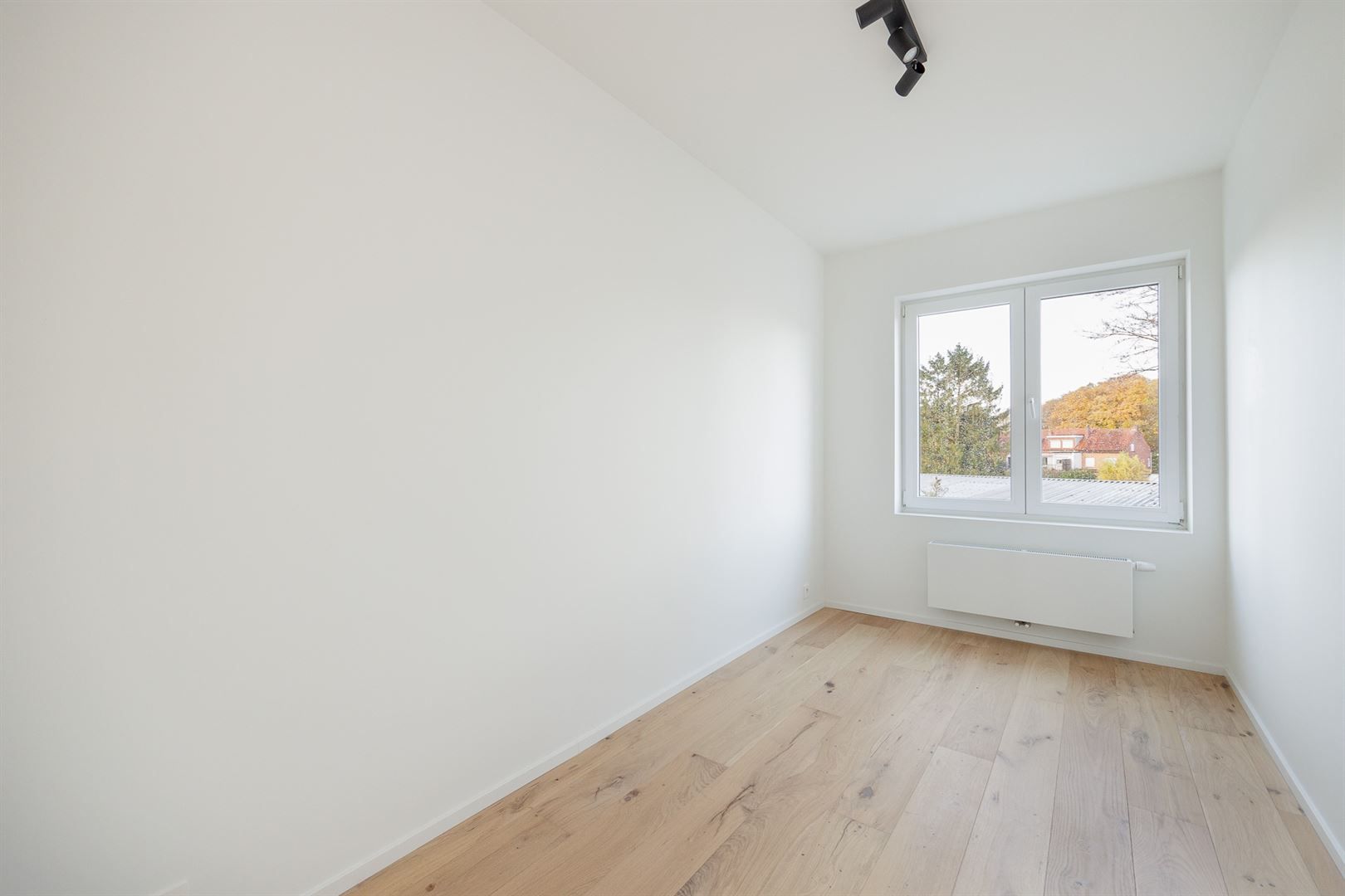 Duurzaam gerenoveerd 2-slaapkamerappartement met terras. foto 13