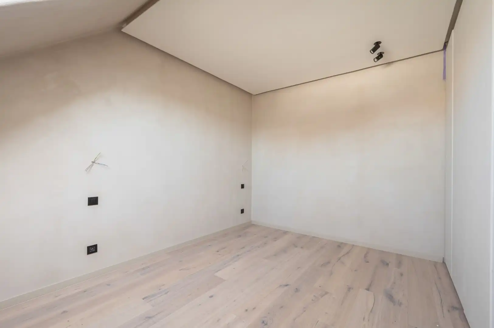 Volledig gerenoveerde stadswoning met dubbele gevelbreedte, tuin en garage foto 23