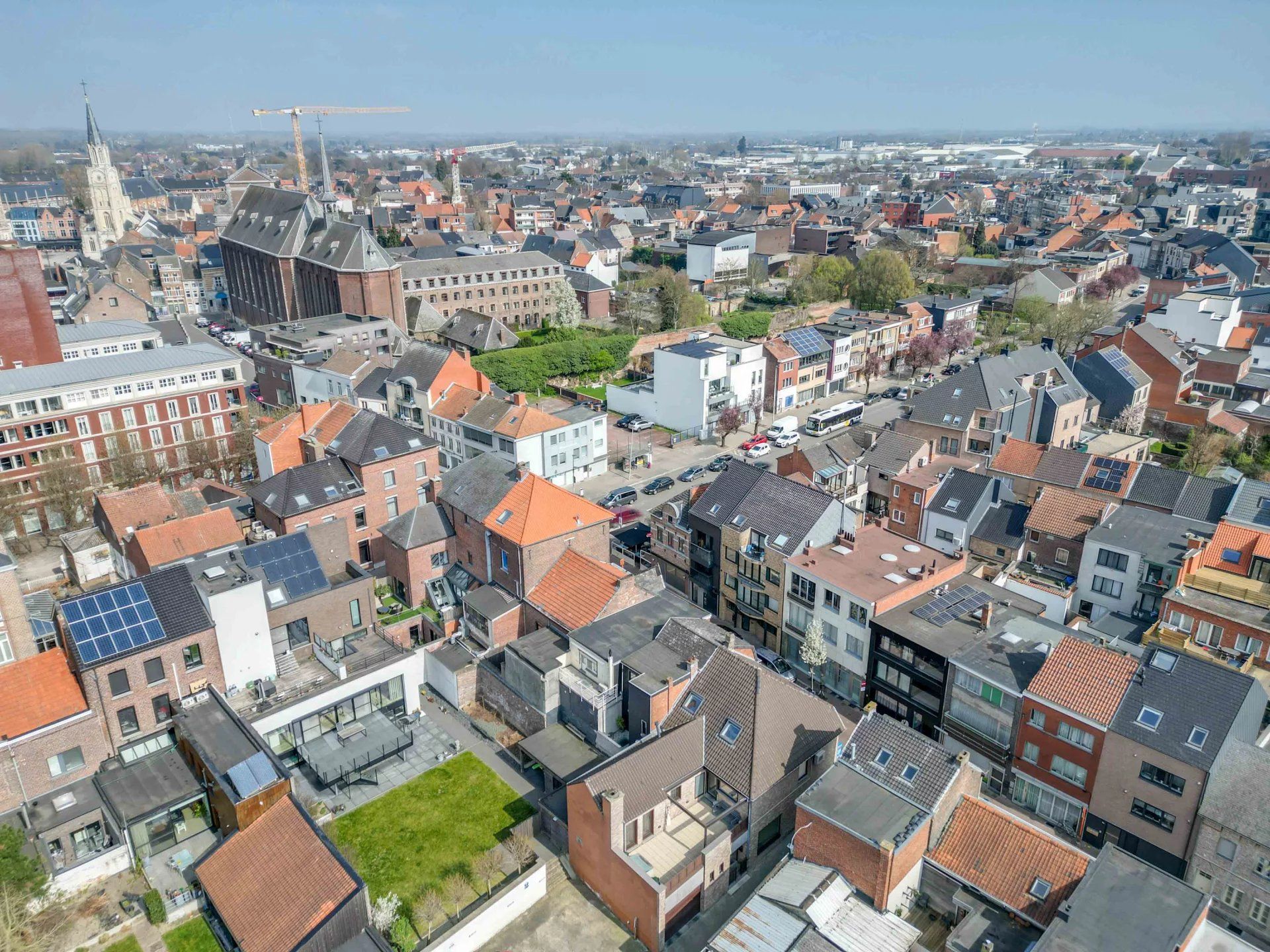 Goedgelegen, volledig gerenoveerd handelspand met woonst foto 26