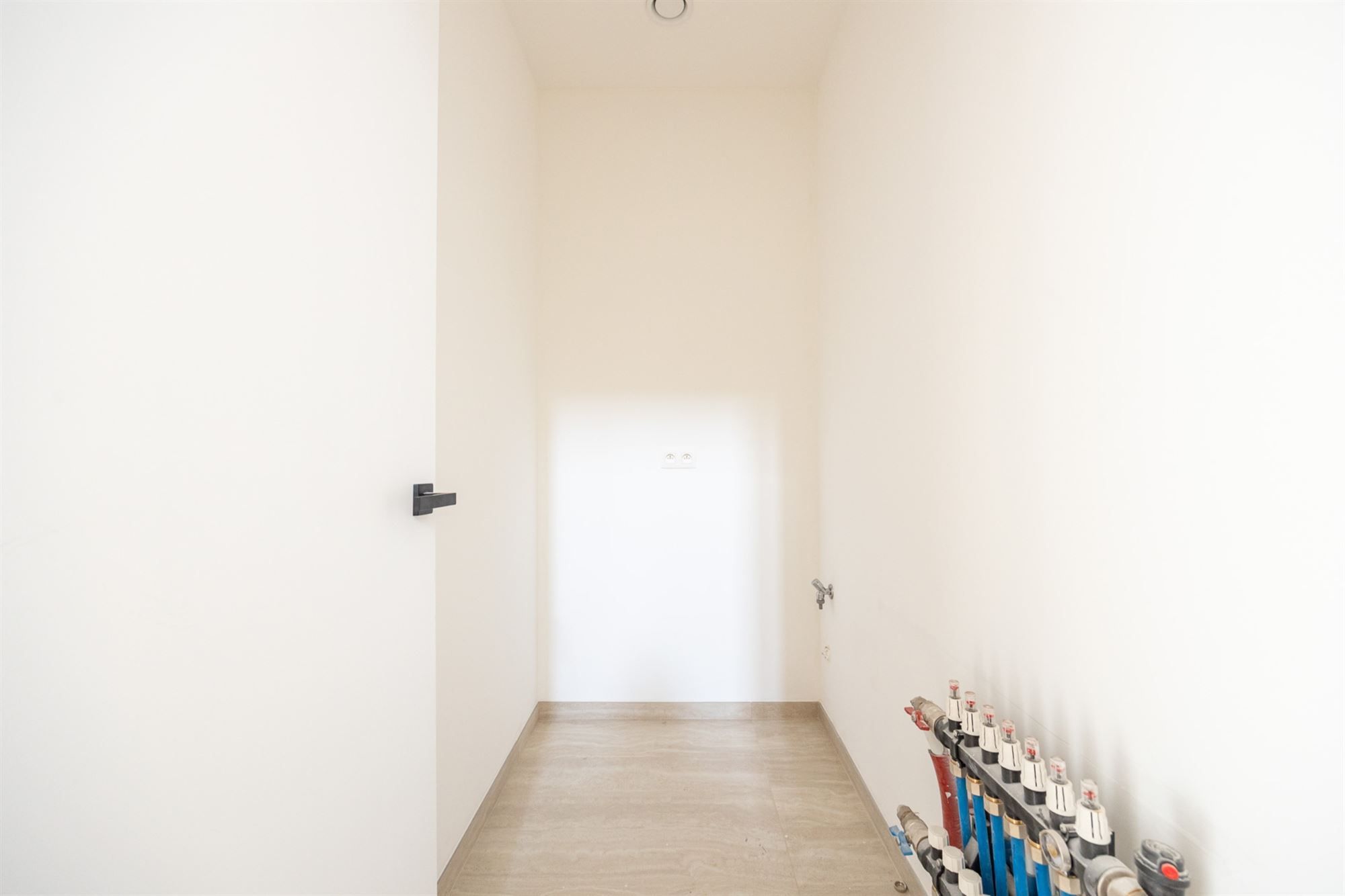 Nieuwbouwwoning met vier slaapkamers en tuin foto 19