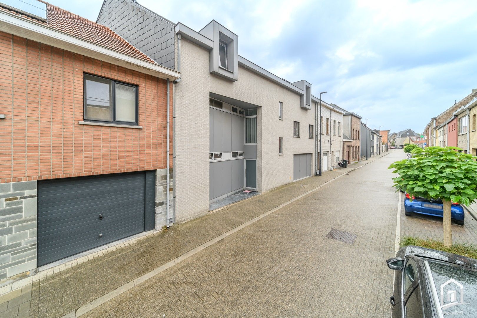 Totaal gerenoveerd gelijkvloers-appartement met tuintje foto 2