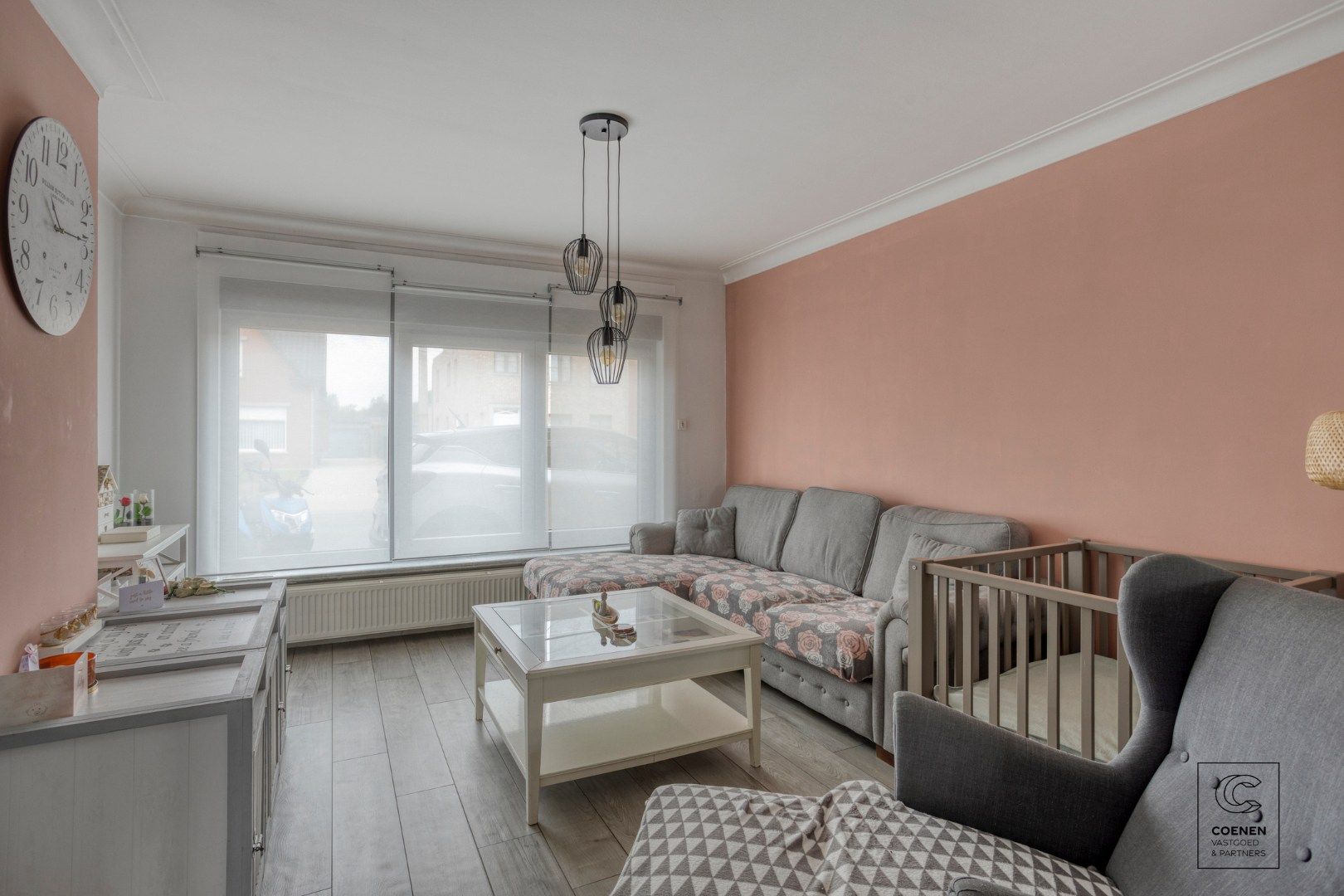 Zeer ruime en instapklare woning met een bew opp van 181 m², 4 ruime slpk's en zeer leuke, zonnige tuin met prachtig uitzicht! foto 3