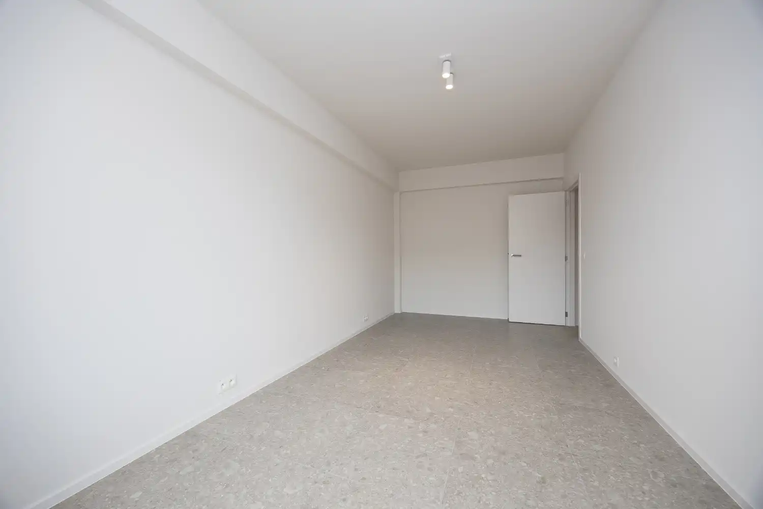 Gerenoveerd drie slaapkamer appartement met open zicht! foto 20