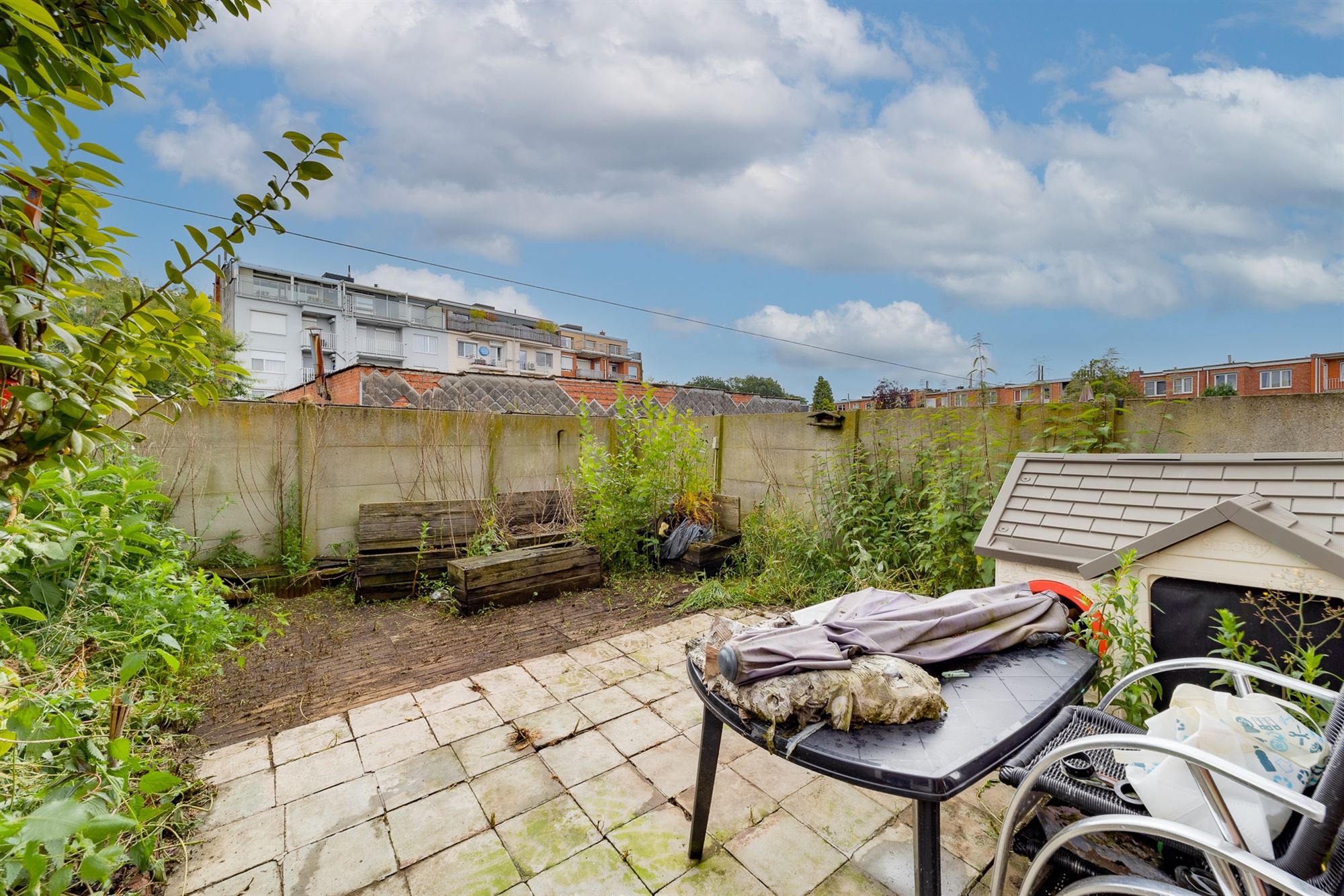 Vergund betonnen gebouw met 3  2 slk-appartementen foto 8