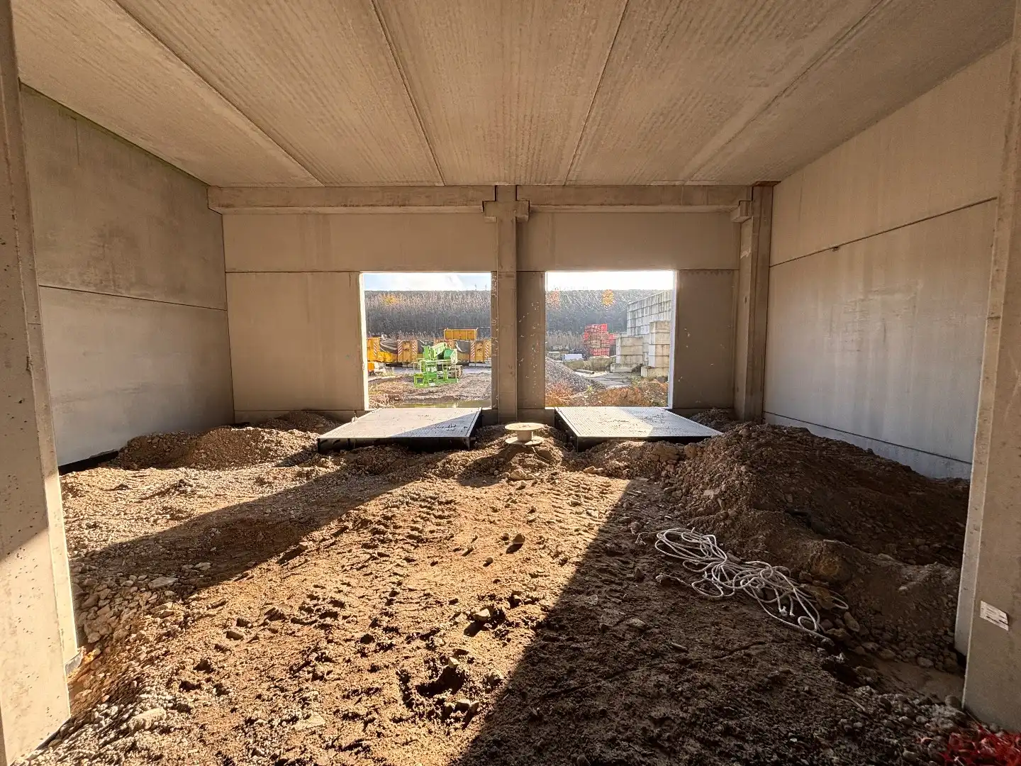 Logistieke bedrijfshal - 2765 m² - met 350 m² kantoren. Superligging! foto 6