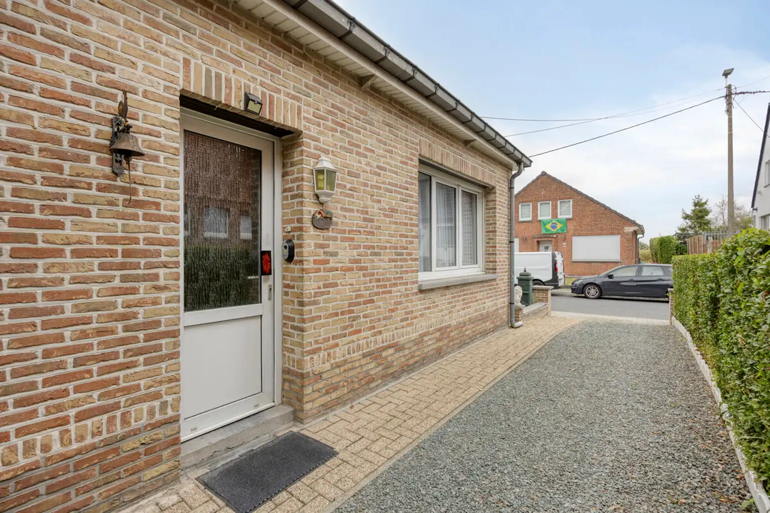 Charmante openbebouwing in verkeersluwe straat te Zellik foto 3