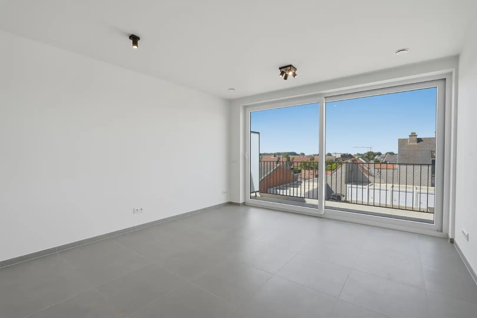Nieuwbouwappartement met 1 slaapkamer en bovengrondse staanplaats te huur in Oudenburg! foto 3