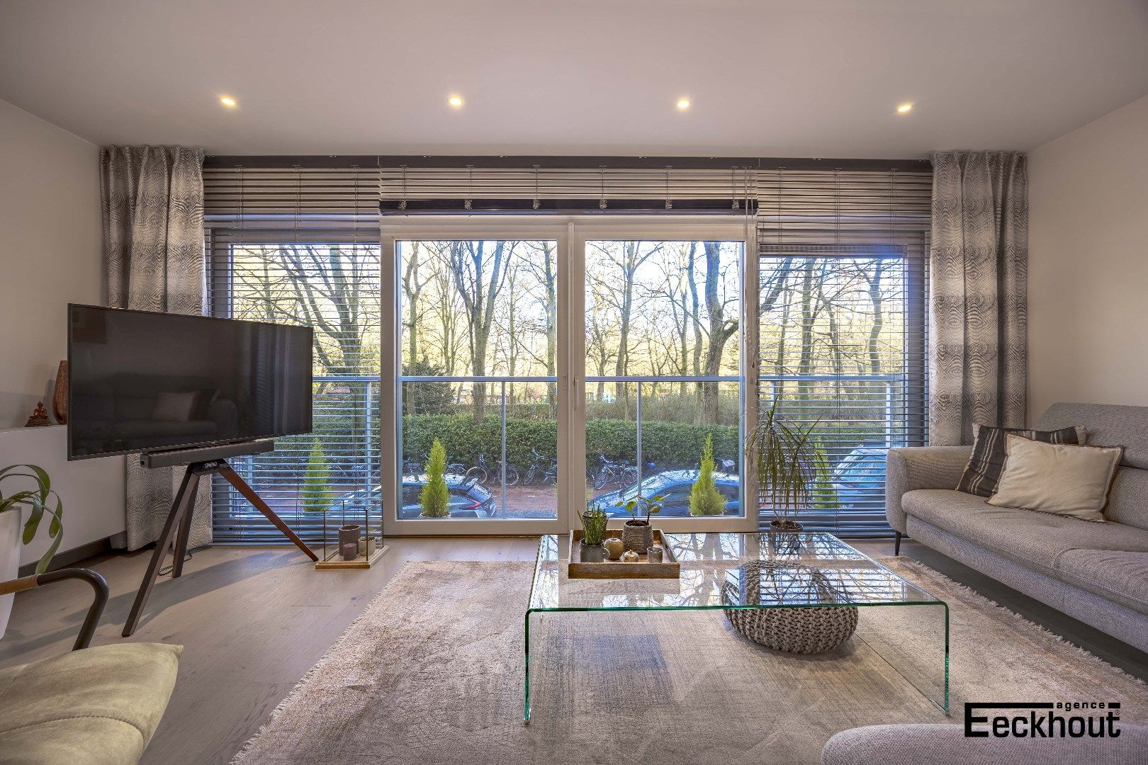 Modern centraal gelegen appartement met groen zicht op het Leopoldpark. foto 3