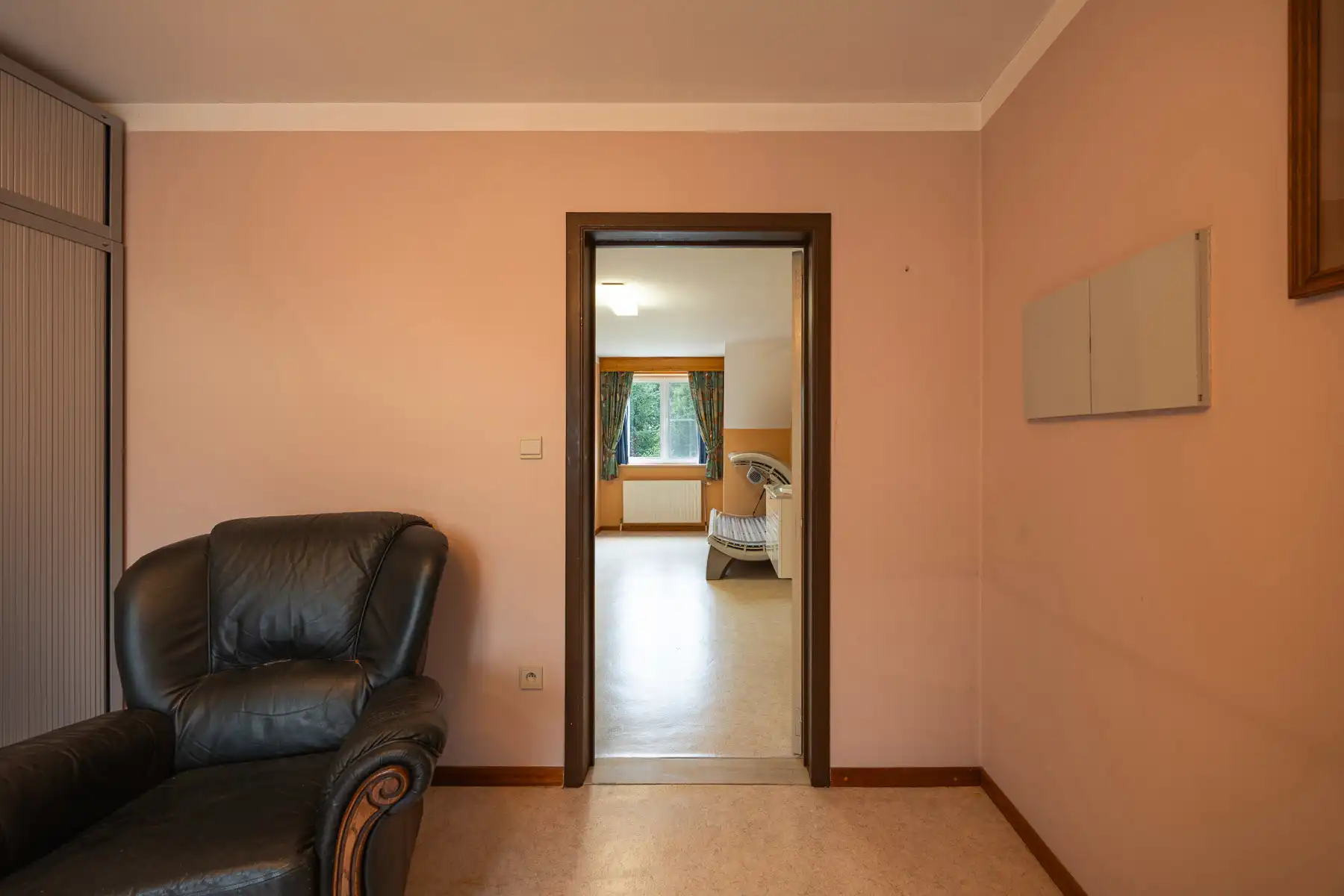 Statige villa met uitzonderlijk veel ruimte en potentieel  foto 13
