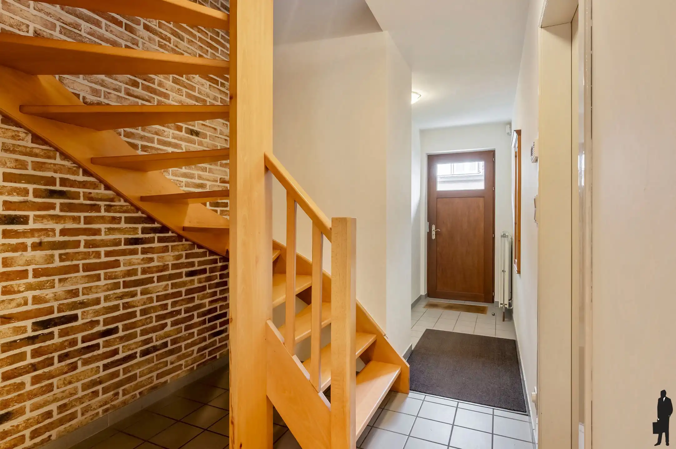 Zeer verzorgde gezinswoning, gelegen in een rustige straat toch zeer centraal nabij scholen/winkels/invalswegen/etc!&nbsp; foto 9