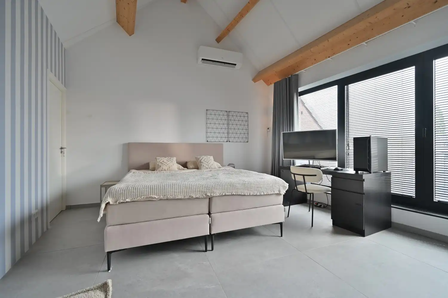 Exclusief wonen in alle rust, op wandelafstand van de Maas, met 3 slaapkamers, zonnig terras en een uitstekende ligging nabij Maastricht foto 16