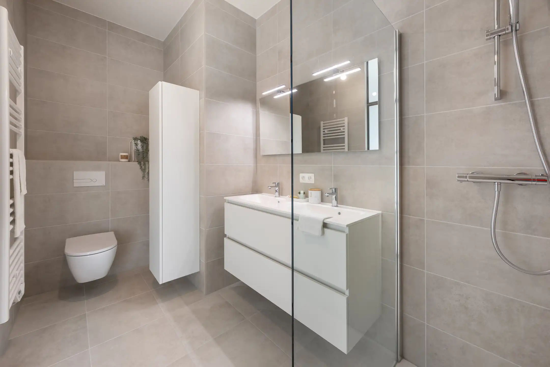 Nieuwbouw penthouse met ruime terrassen foto 19