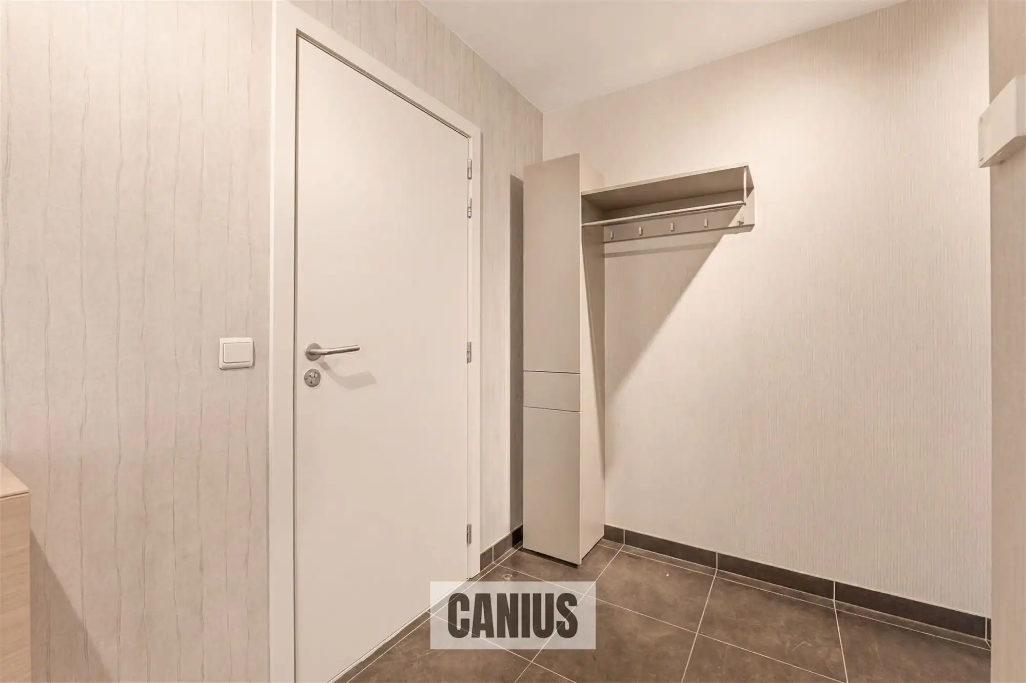 STIJLVOL GELIJKVLOERS APPARTEMENT MET DRIE SLAAPKAMERS foto 4