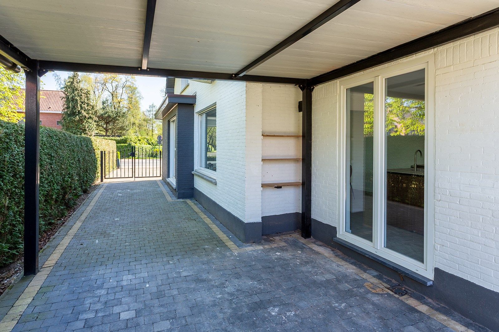 Nét gerenoveerde woning met aangename tuin  foto 32
