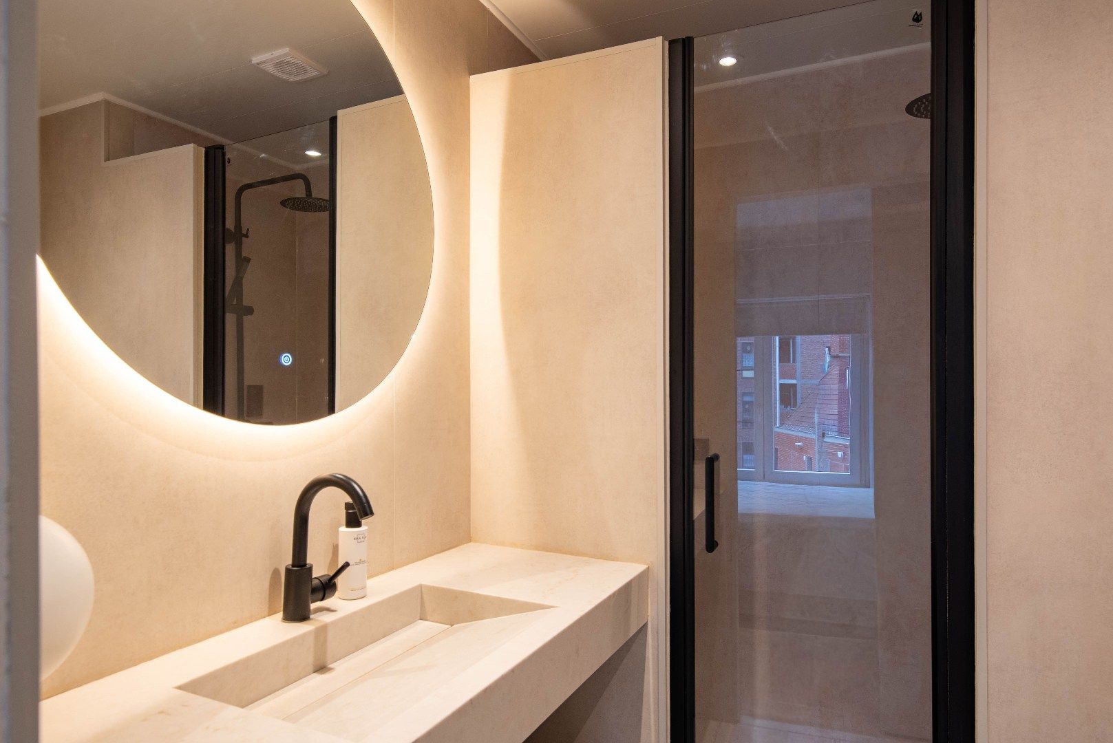 Luxueuze gemeubelde studio aan de Grote Markt foto 14