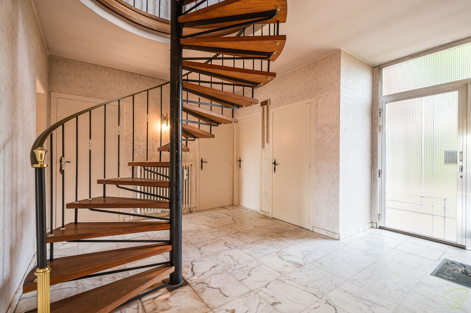 Karaktervolle woning met  riante tuin in Eeklo foto 9