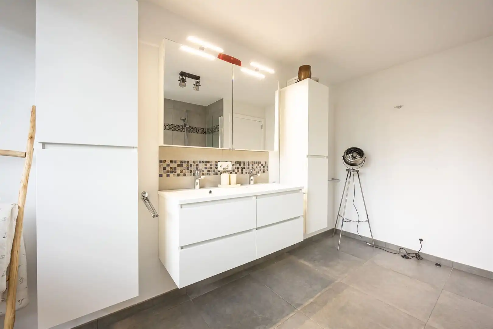 Karaktervolle woning met 4 slaapkamers en praktijkruimte. foto 24