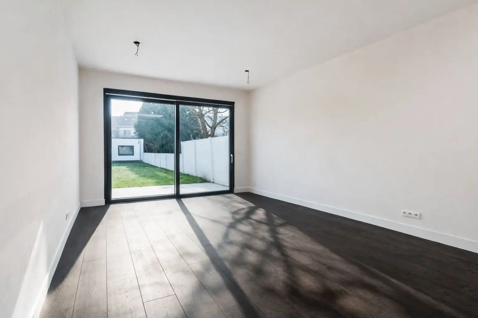 Energiezuinige gezinswoning met garage en zonnige tuin nabij centrum Ekeren! foto 3