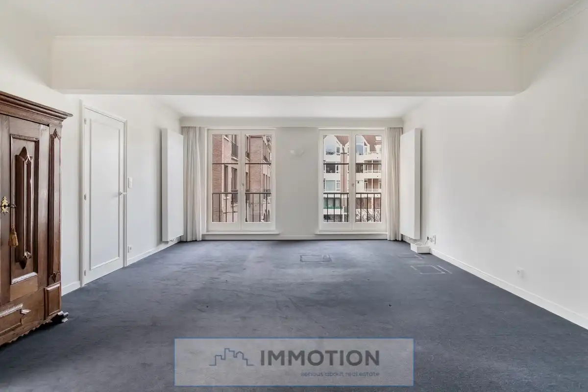 Mooi 1-slaapkamer appartement met parking aan het Overbekeplein. foto 4