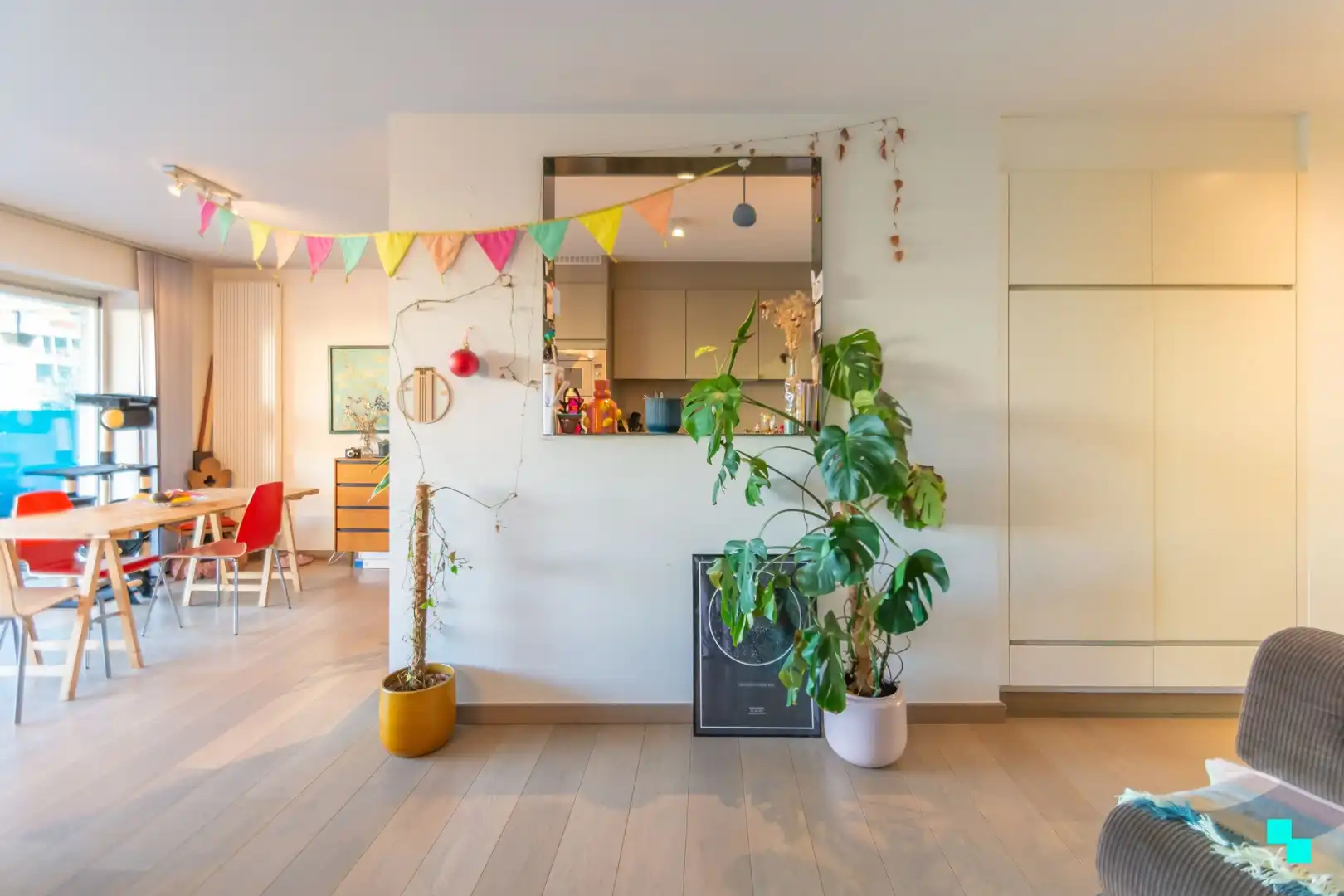 Lichtrijk twee slaapkamerappartement met tuin te Gent foto 2