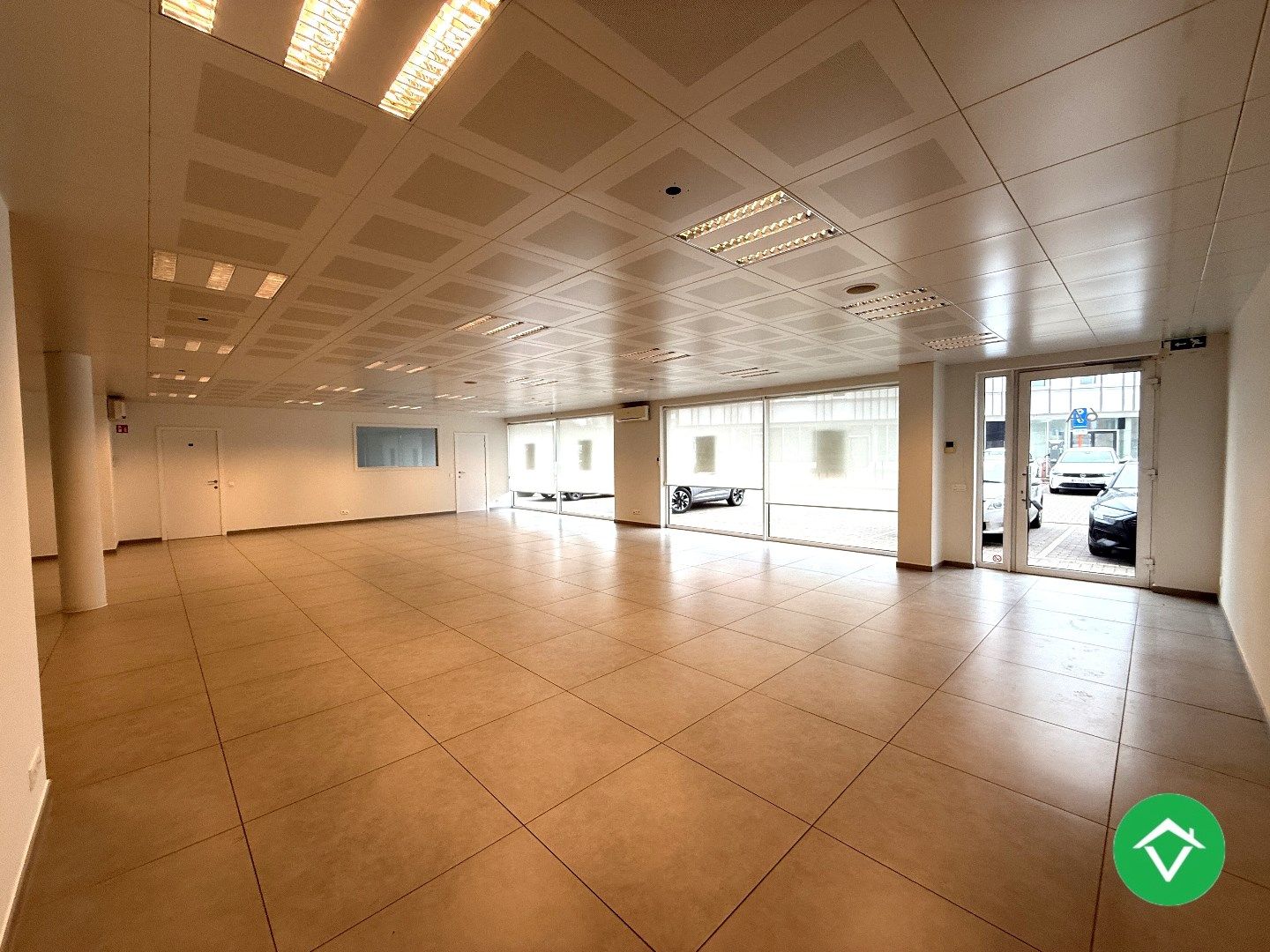 Ruim handelspand van 183m² op een centrale ligging te Roeselare foto 5