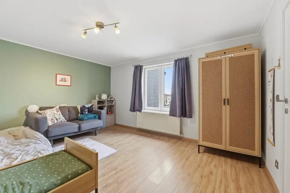 KNAP GERENOVEERDE GEZINSWONING MET 3 SLKS, TUIN EN CARPORT IN JEUK foto 25