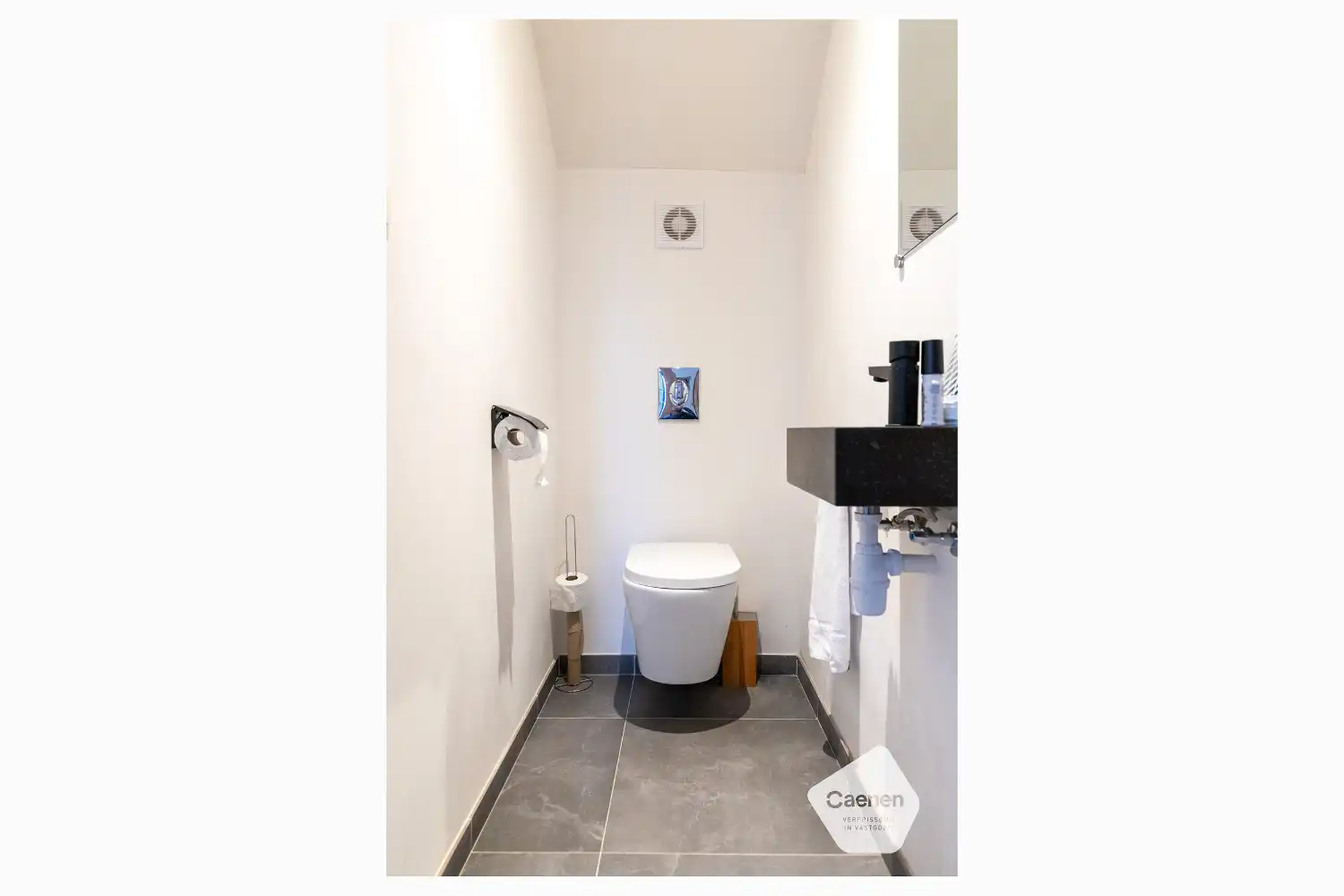 Ruime instapklare gezinswoning met groot bijgebouw foto 6