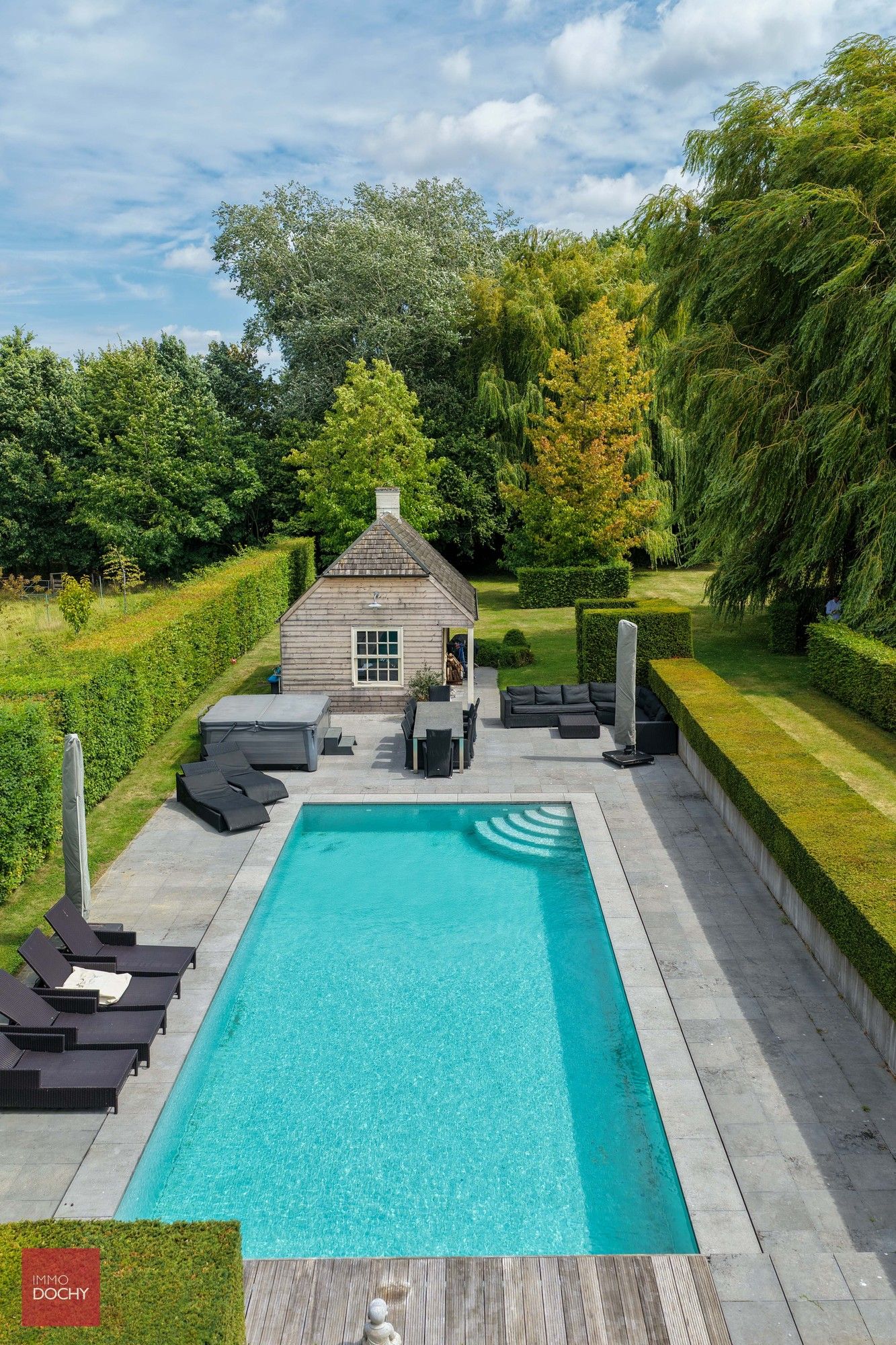 Ruime villa met zwembad en prachtige tuin foto 11