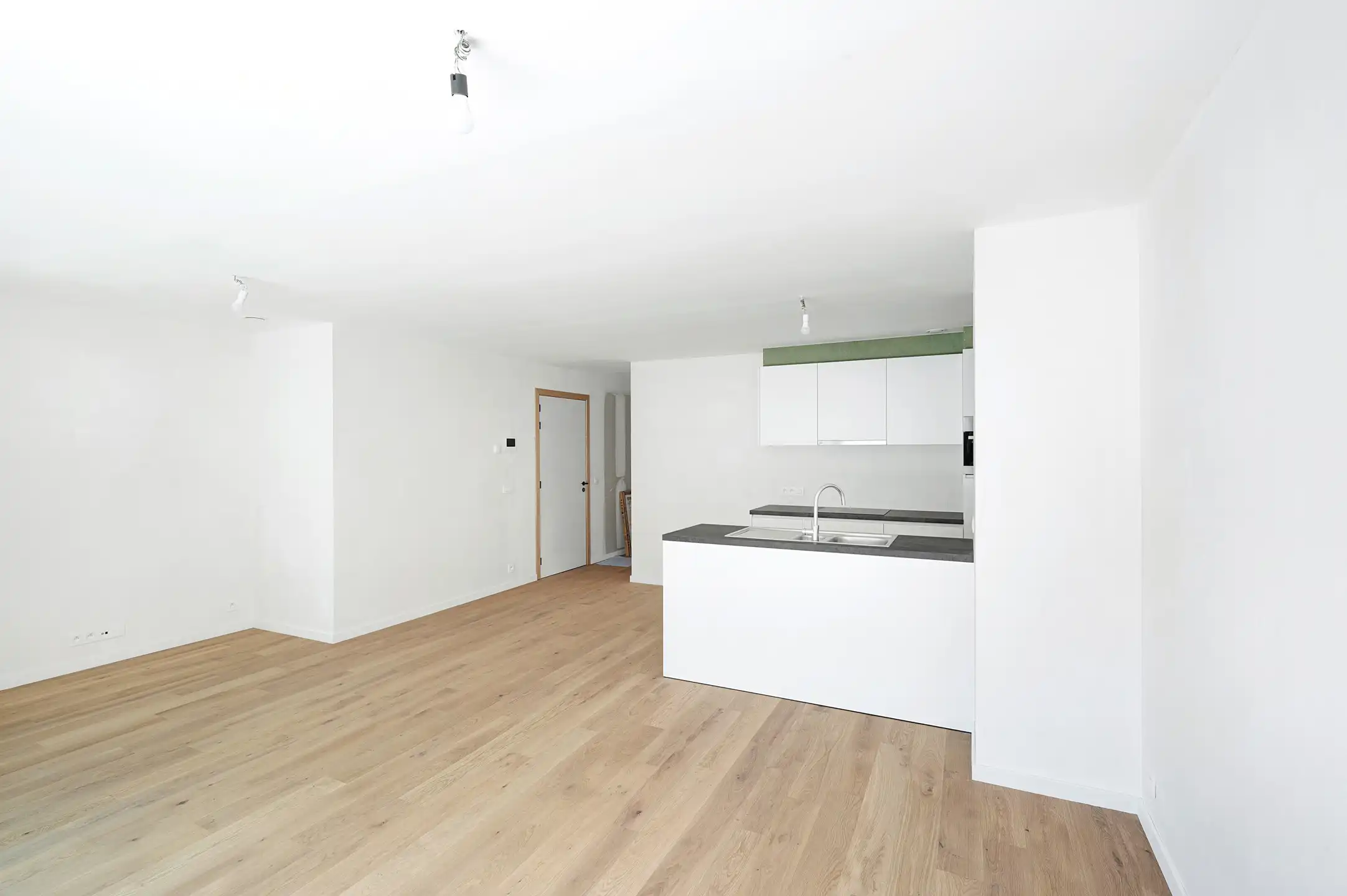 Nieuwbouwappartement op een toplocatie met een ruim terras. foto 7