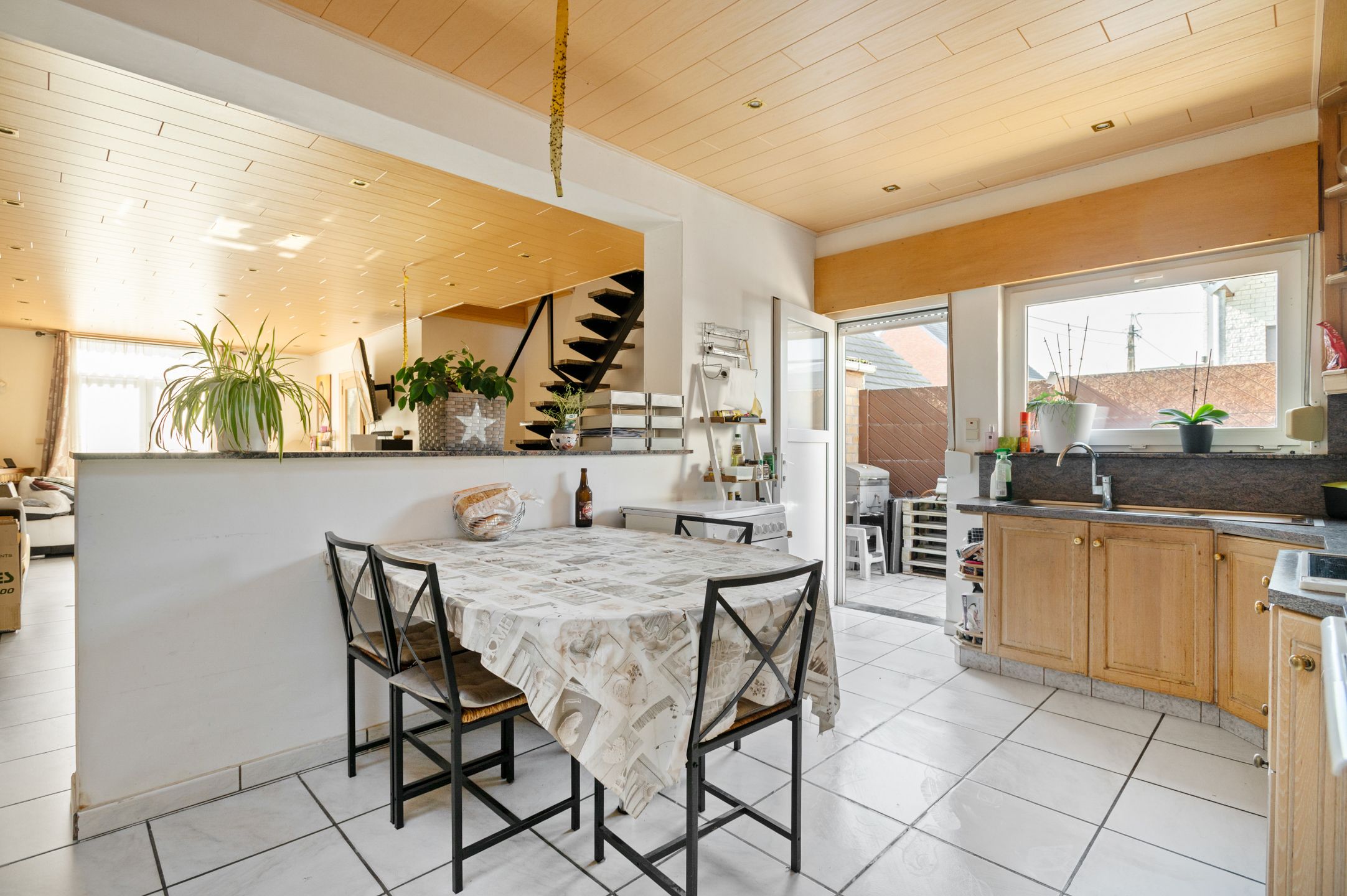 IN OPTIE!!! Instapklare woning met 4 slaapkamers, koer, tuin en garage op 01 are 93 ca foto 11