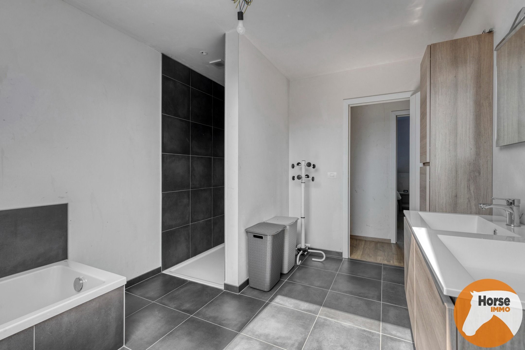 TORHOUT - Recente HOB met paardenstallen foto 14