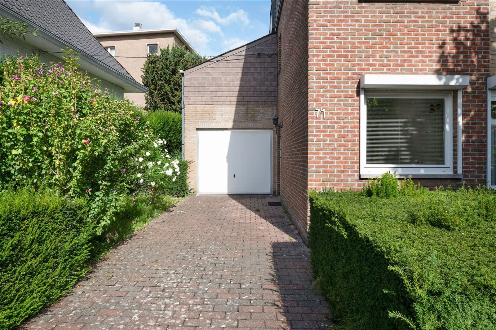 Lichtrijke woning met tuin en garage foto 14