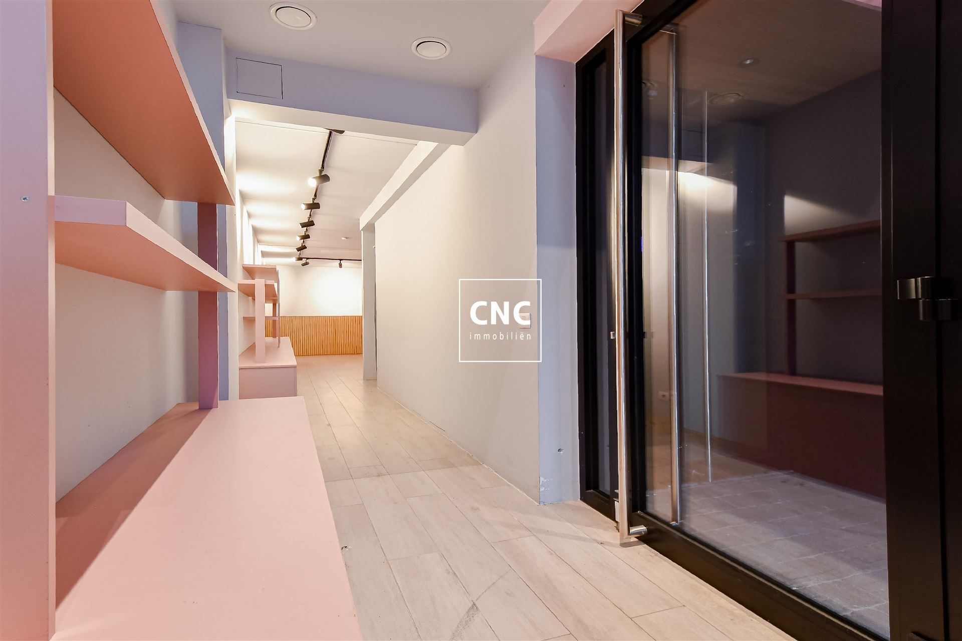 Recent lichtrijk handelspand in het commerciële centrum van Knokke foto 5