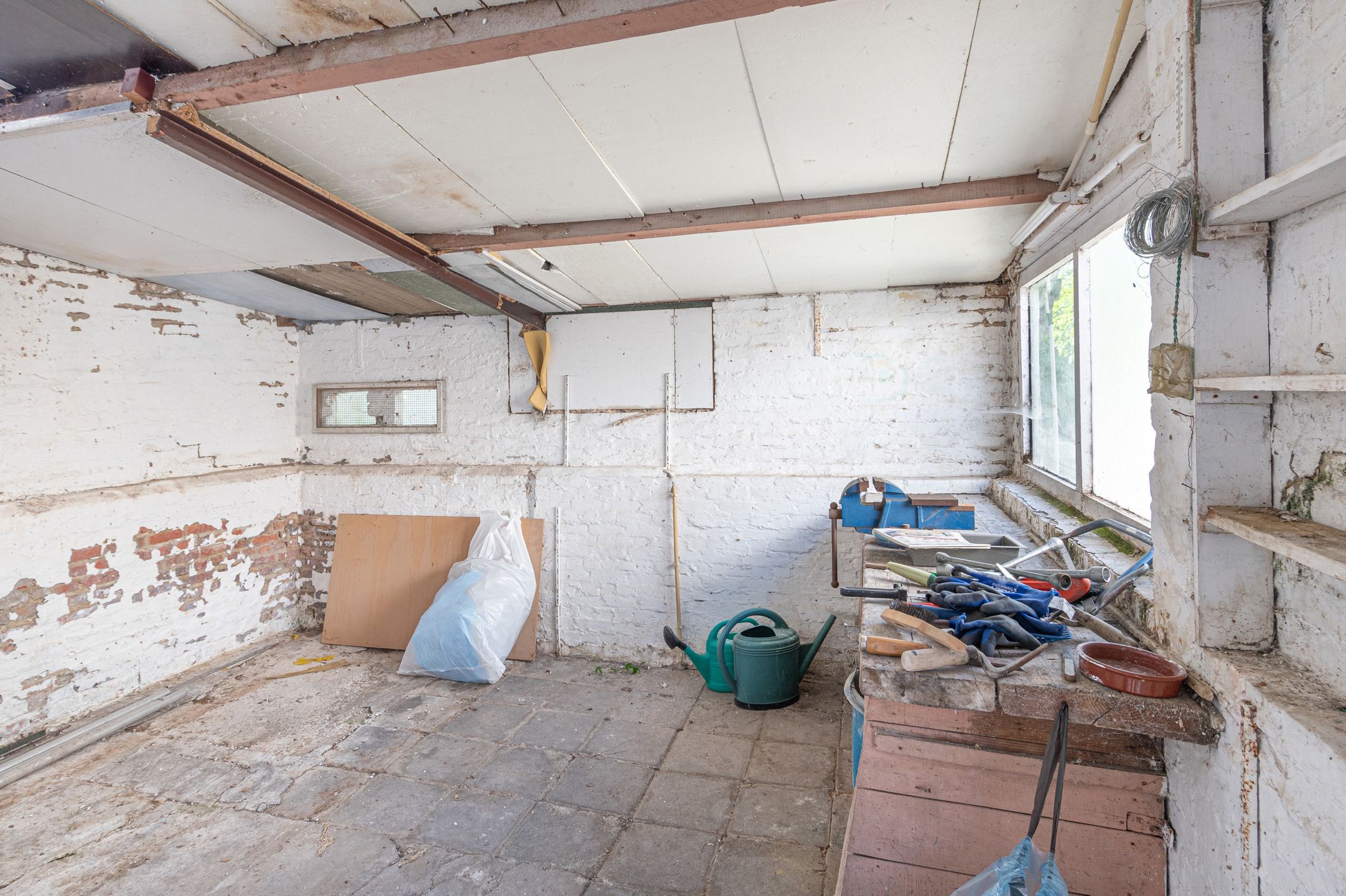 Op te frissen handelshuis met uitzonderlijk grote garage foto 24