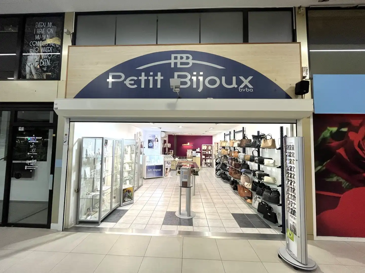 Winkelruimte in Shopping 3 foto {{pictureIndex}}