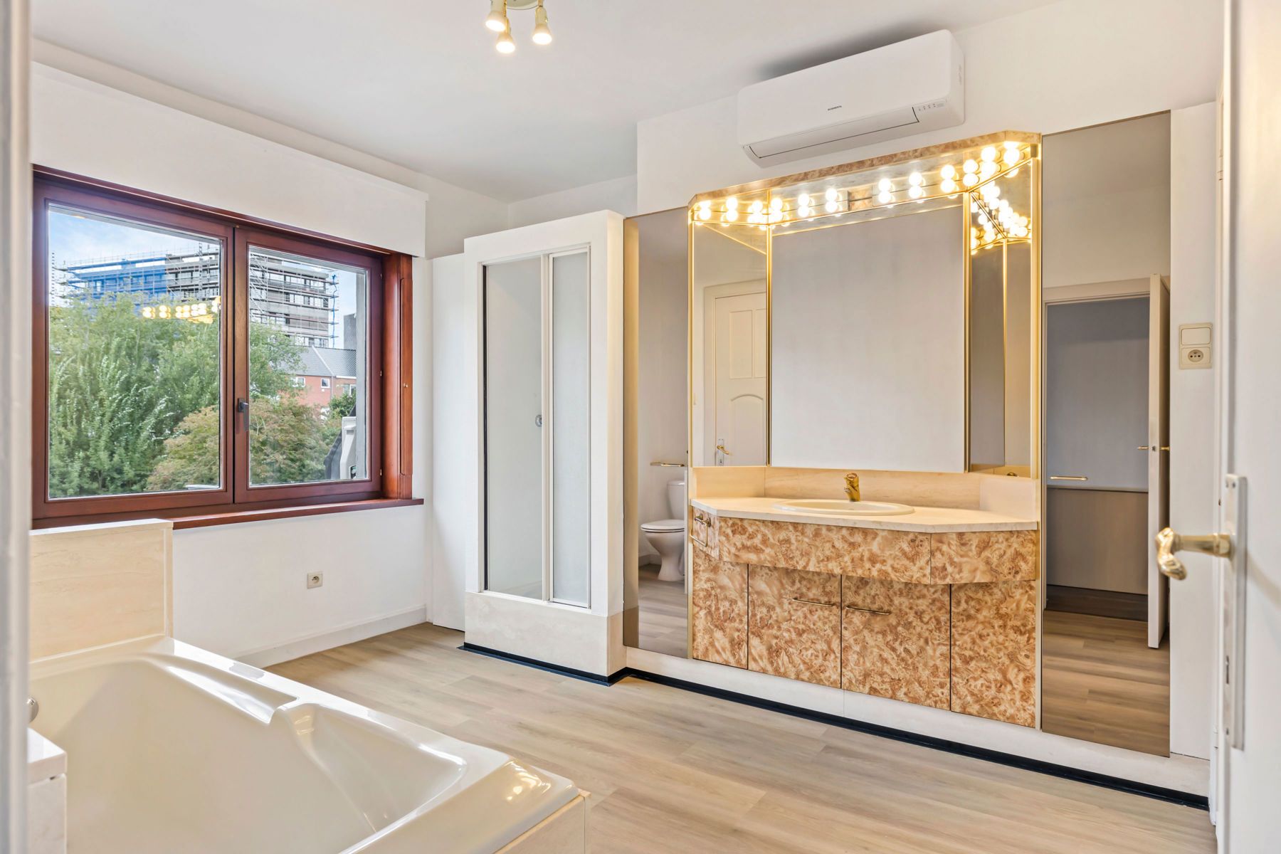 Stijlvolle, energiezuinige woning in hartje Kortrijk foto 11