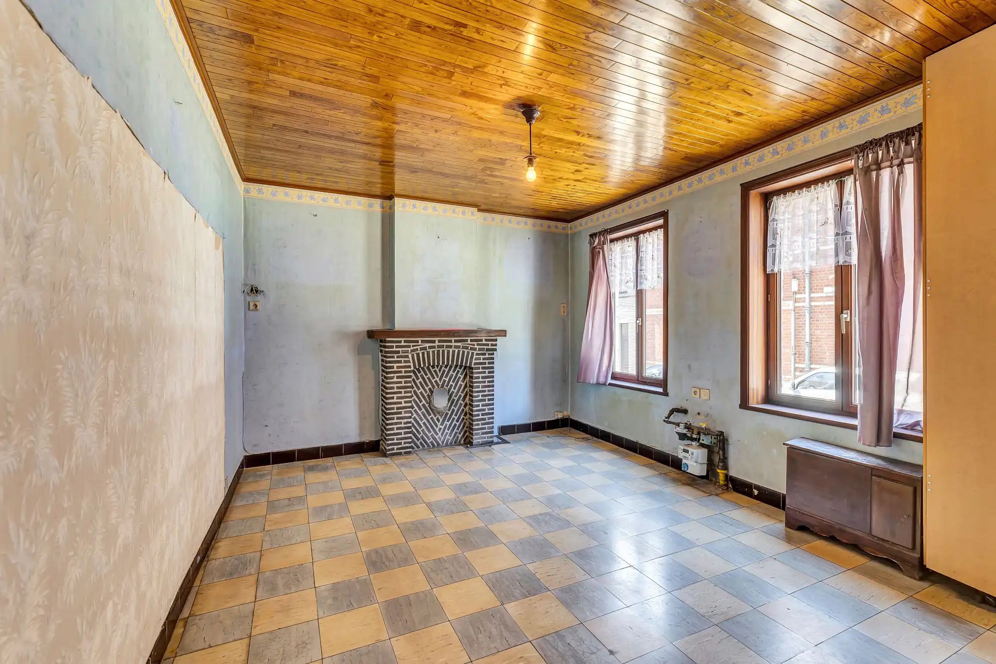 Te renoveren woning met garage en tuin foto 3