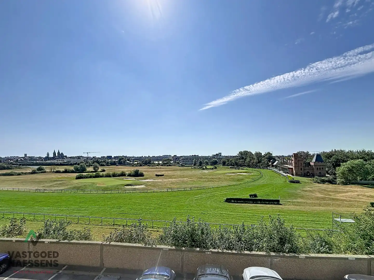 SCHITTEREND VERNIEUWD HOEKAPPARTEMENT – 2 SLPK – TERRASSEN – ZEEZICHT EN ZICHT OP GOLF foto 13