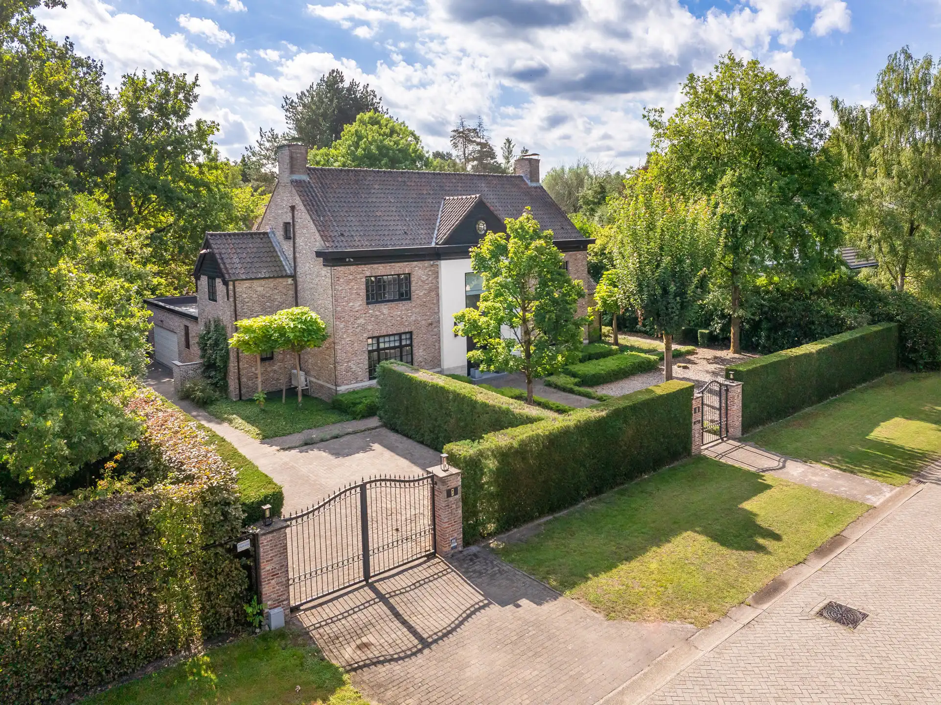 Prestigieuze villa met zwembad op 3.528 m² op toplocatie! foto 3