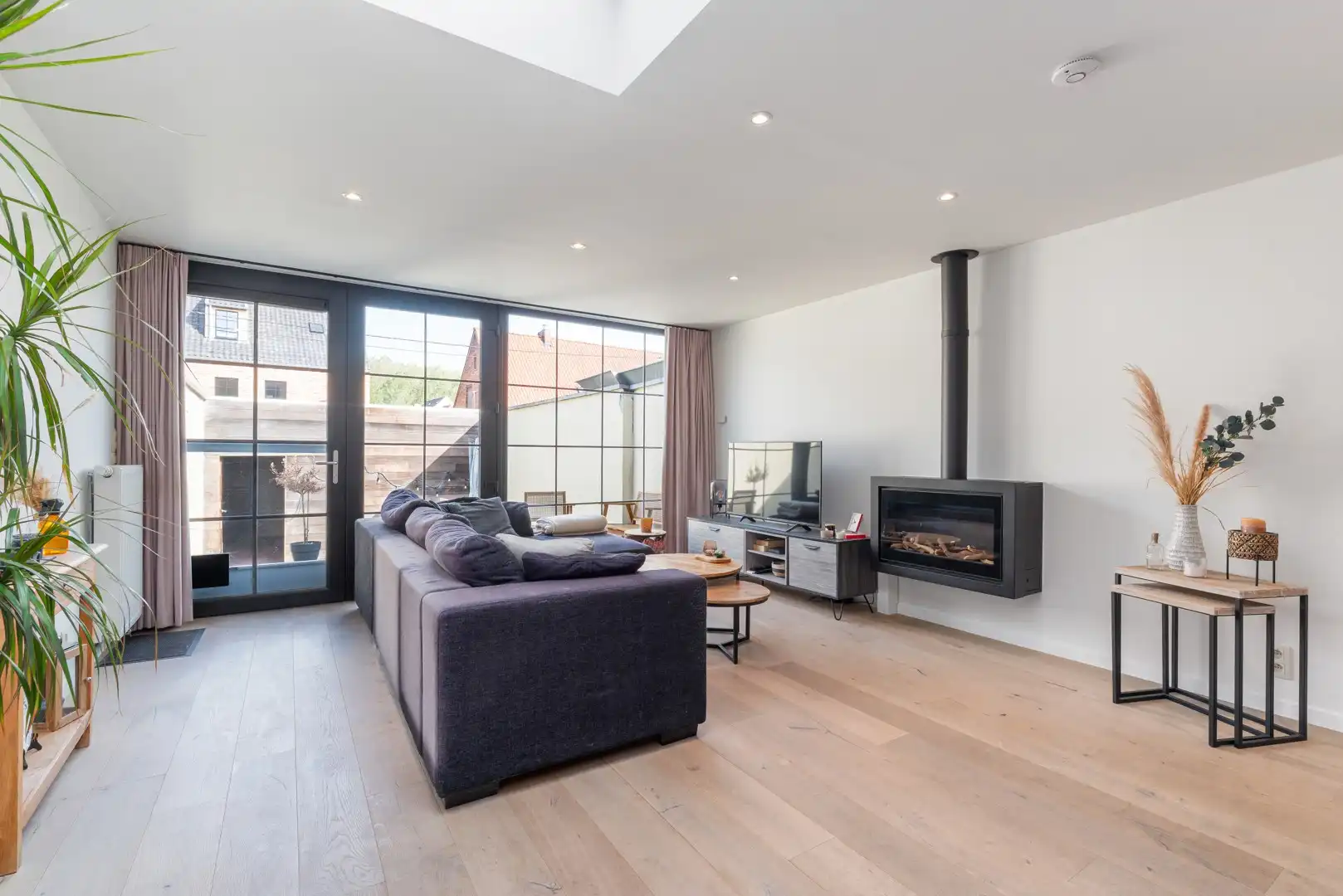 Stijlvol gerenoveerde woning vlak aan de Leie in Astene foto 8