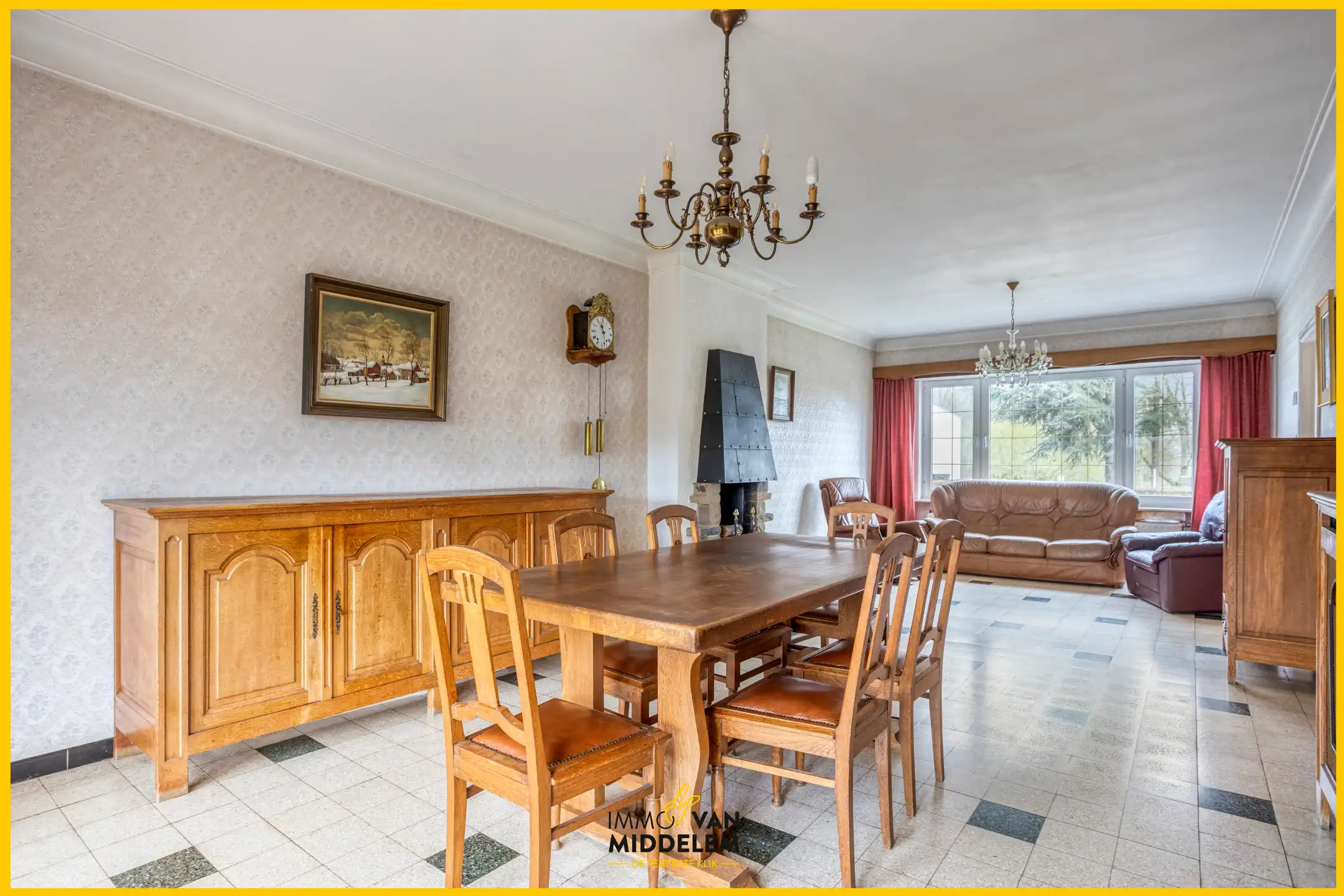 DEELS TE RENOVEREN WONING MET 4 SLPK, TERRAS, TUIN EN GARAGE foto 2