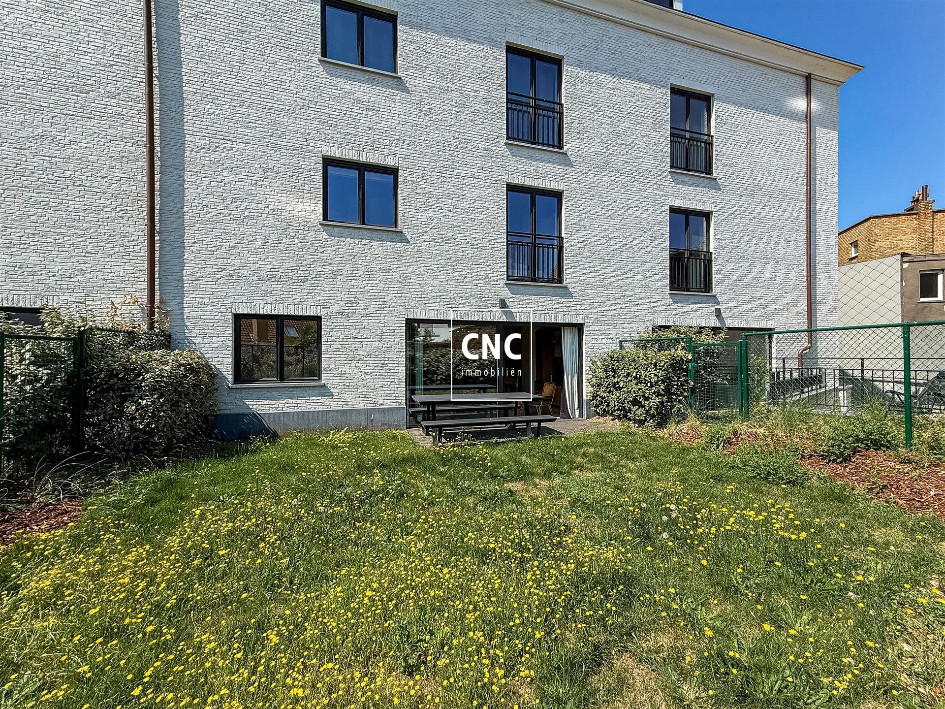 Stijlvol appartement met grote tuin op centrale ligging foto 7